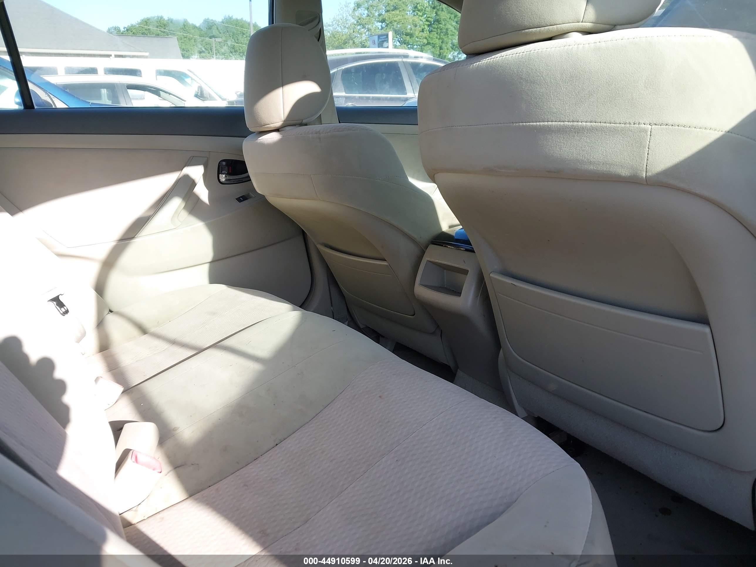 TOYOTA CAMRY image 8