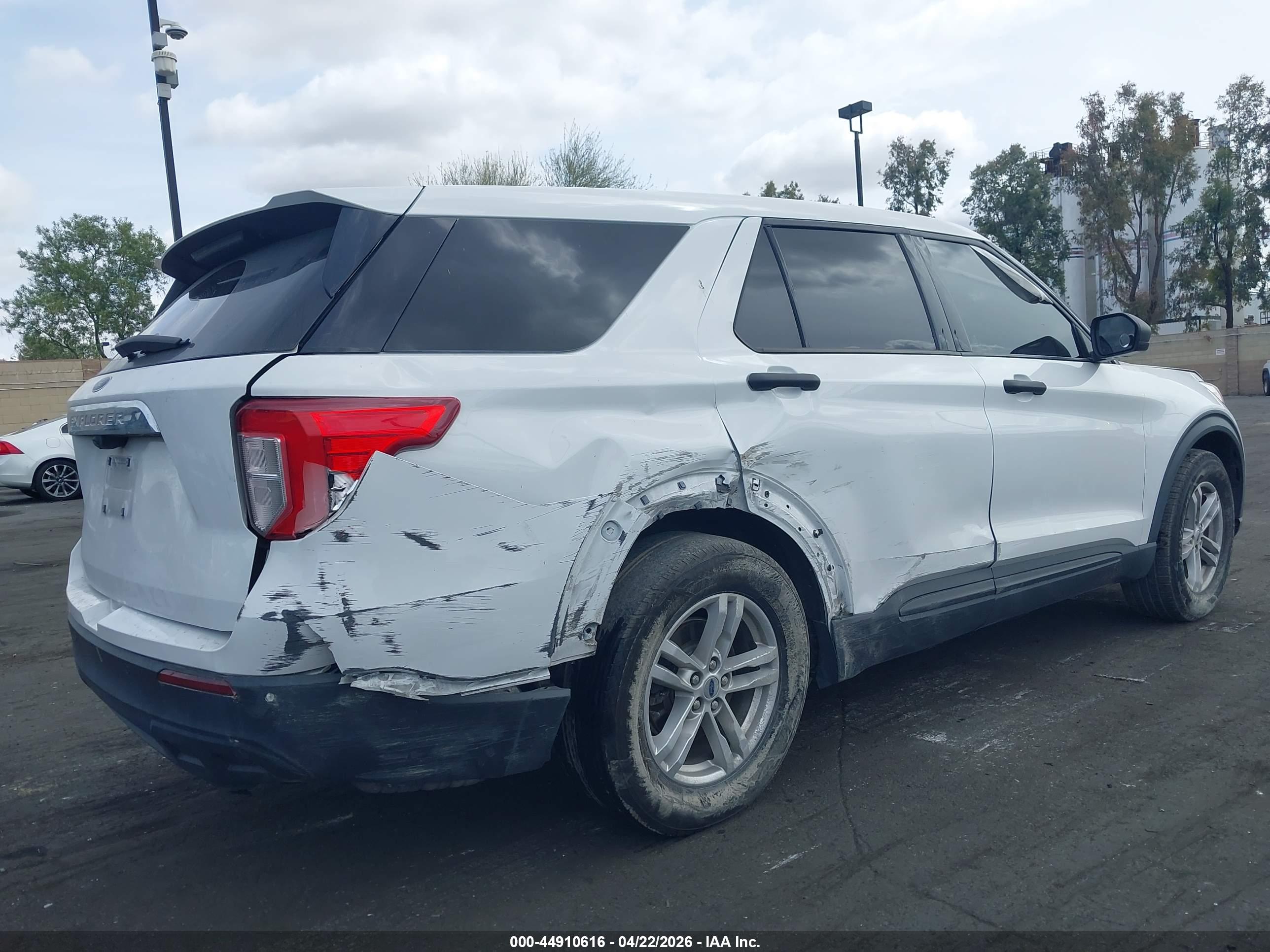FORD EXPLORER image 6