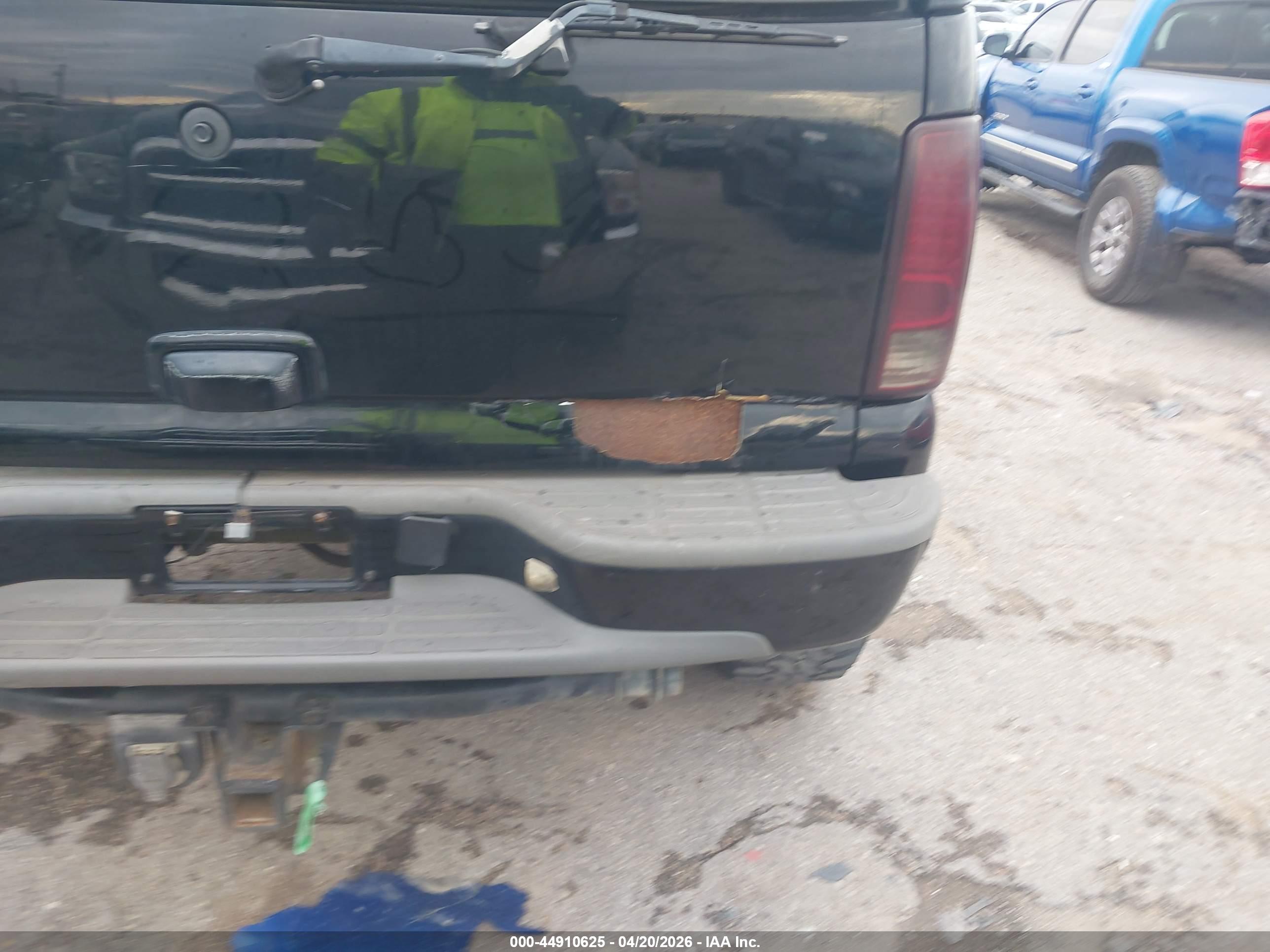 CHEVROLET TAHOE image 6