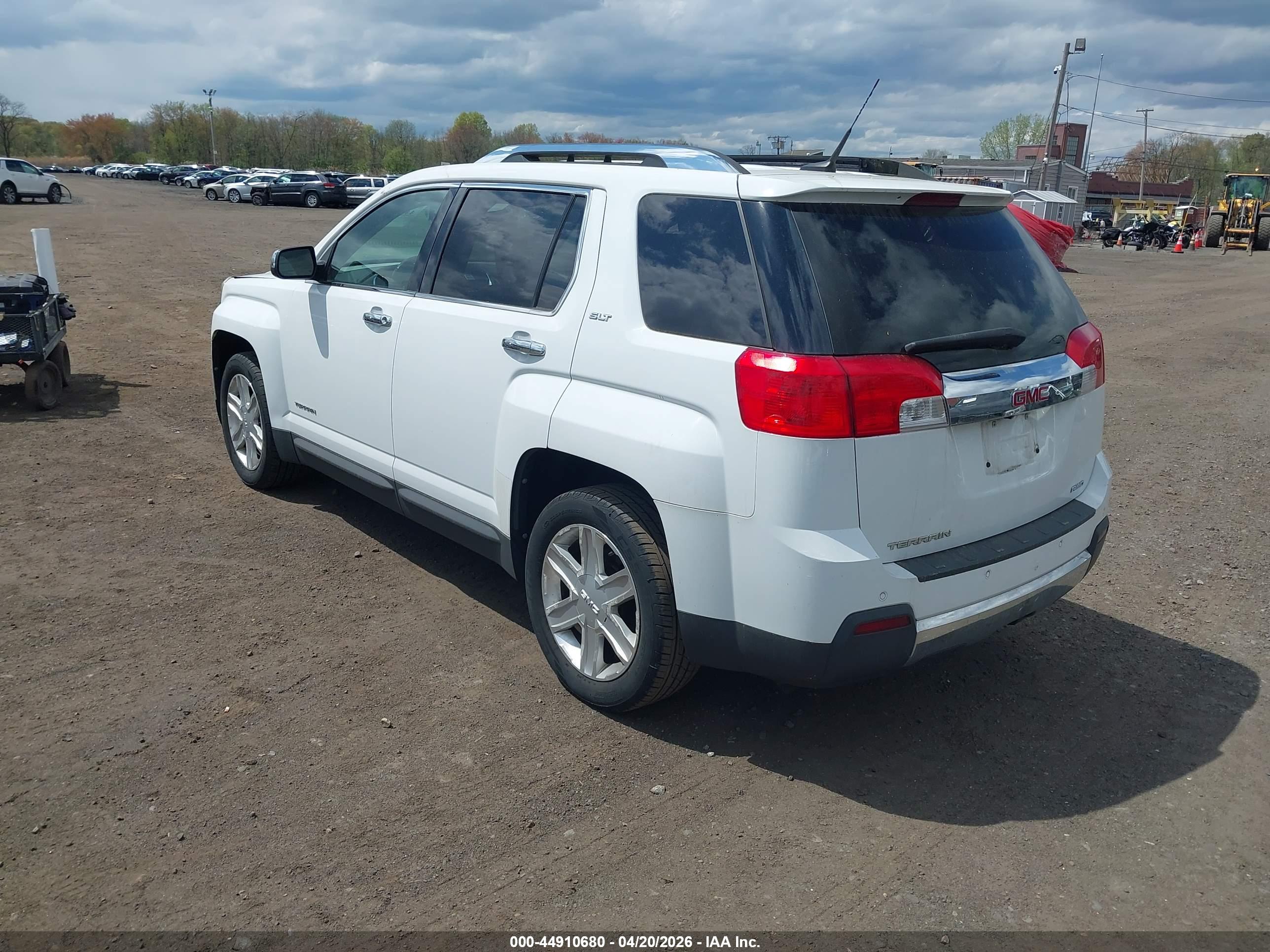 GMC TERRAIN image 3