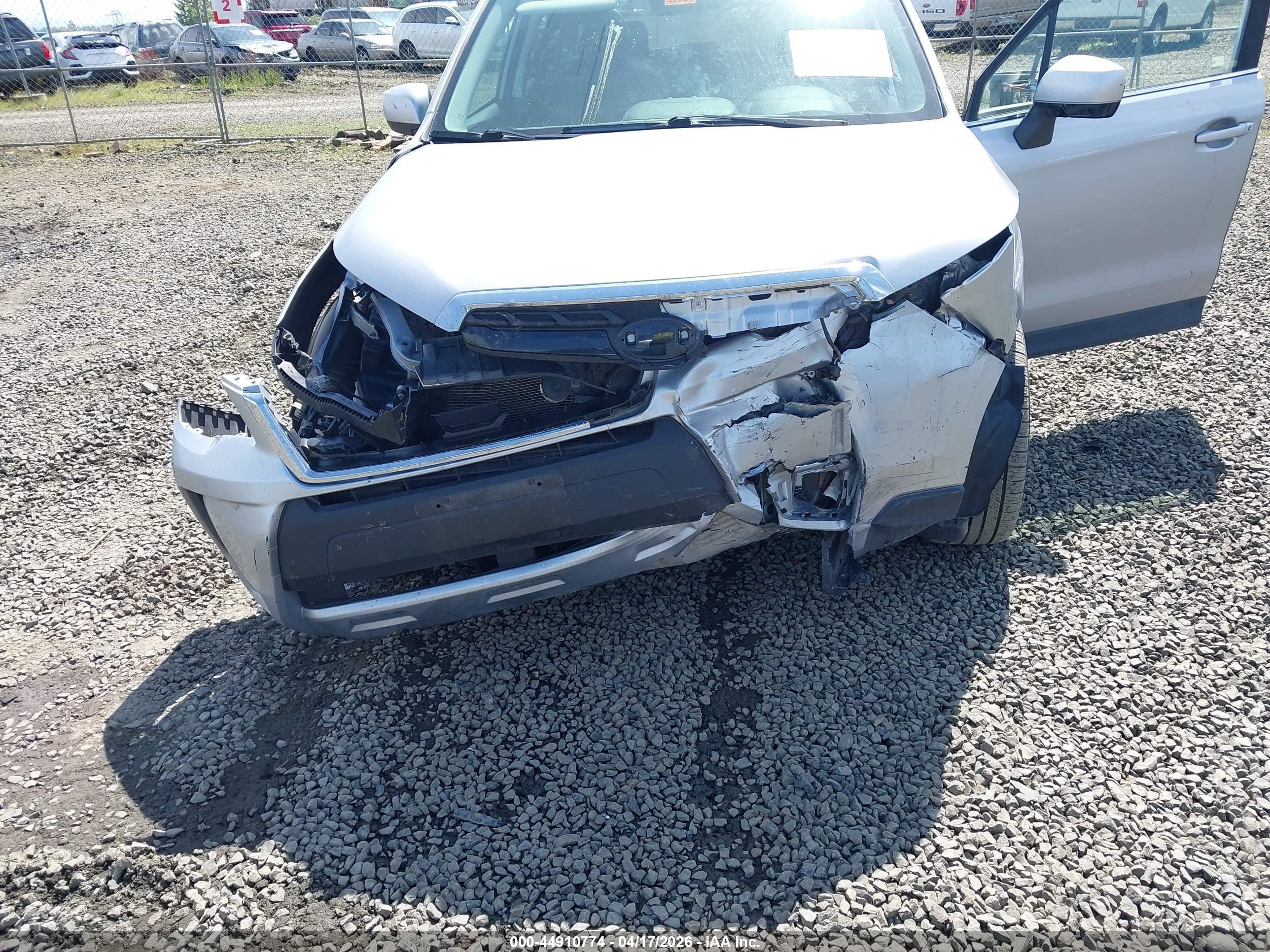SUBARU FORESTER image 6