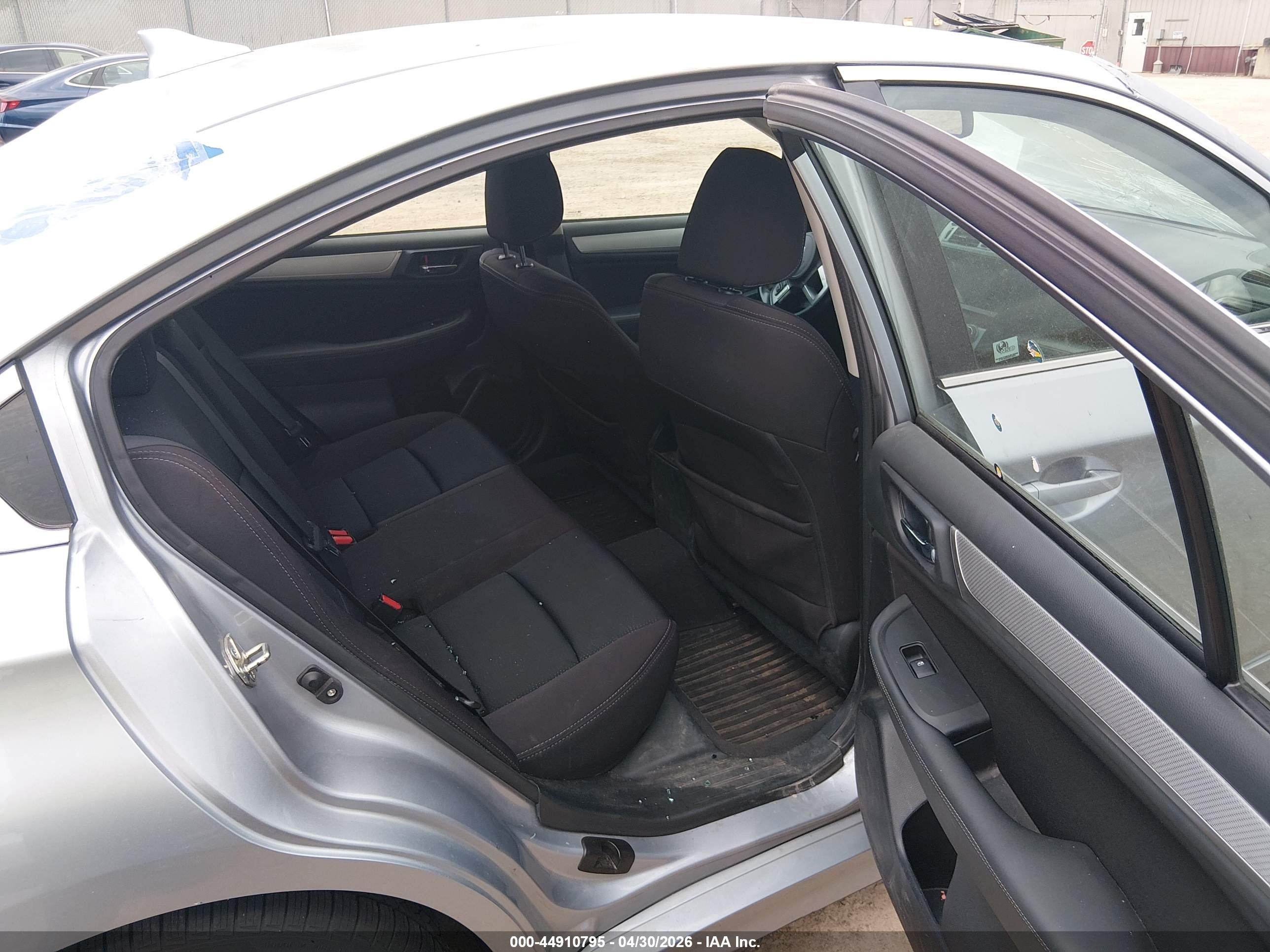 SUBARU LEGACY image 8