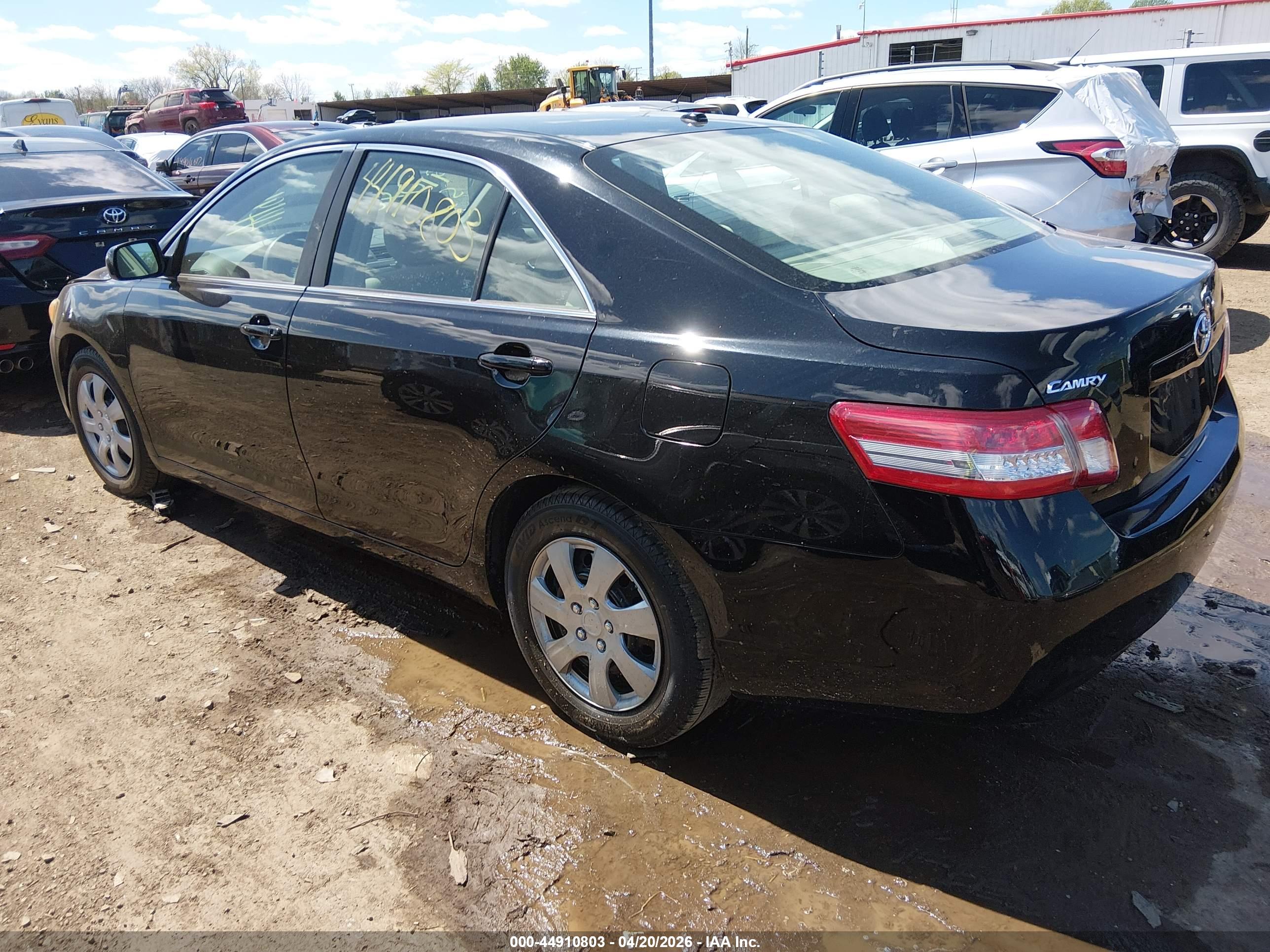 TOYOTA CAMRY image 3