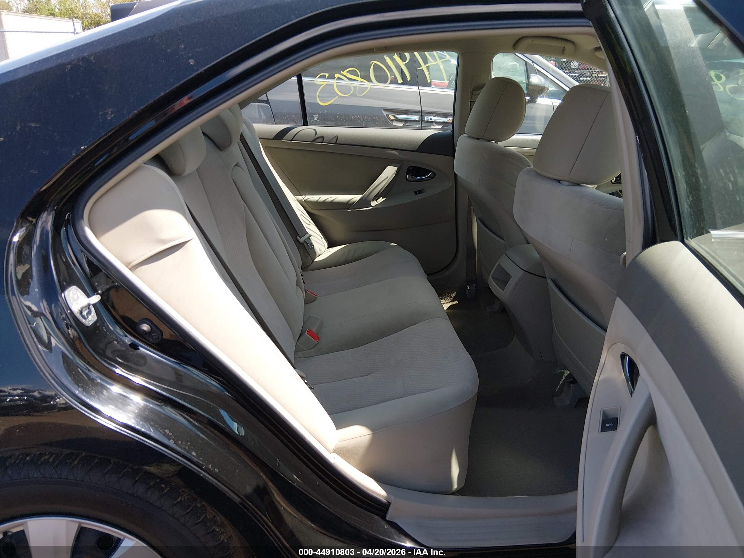 TOYOTA CAMRY image 8