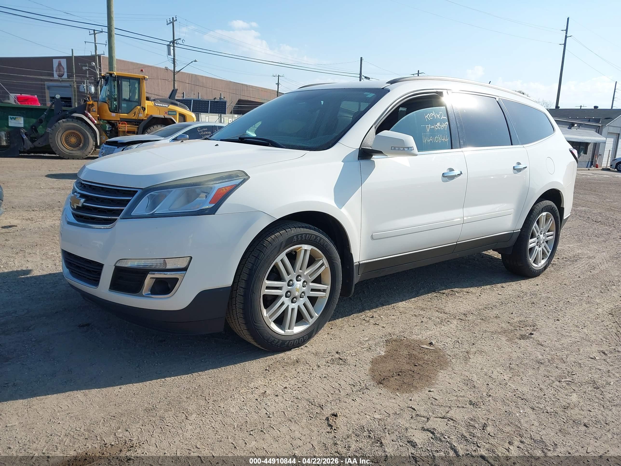 CHEVROLET TRAVERSE image 2