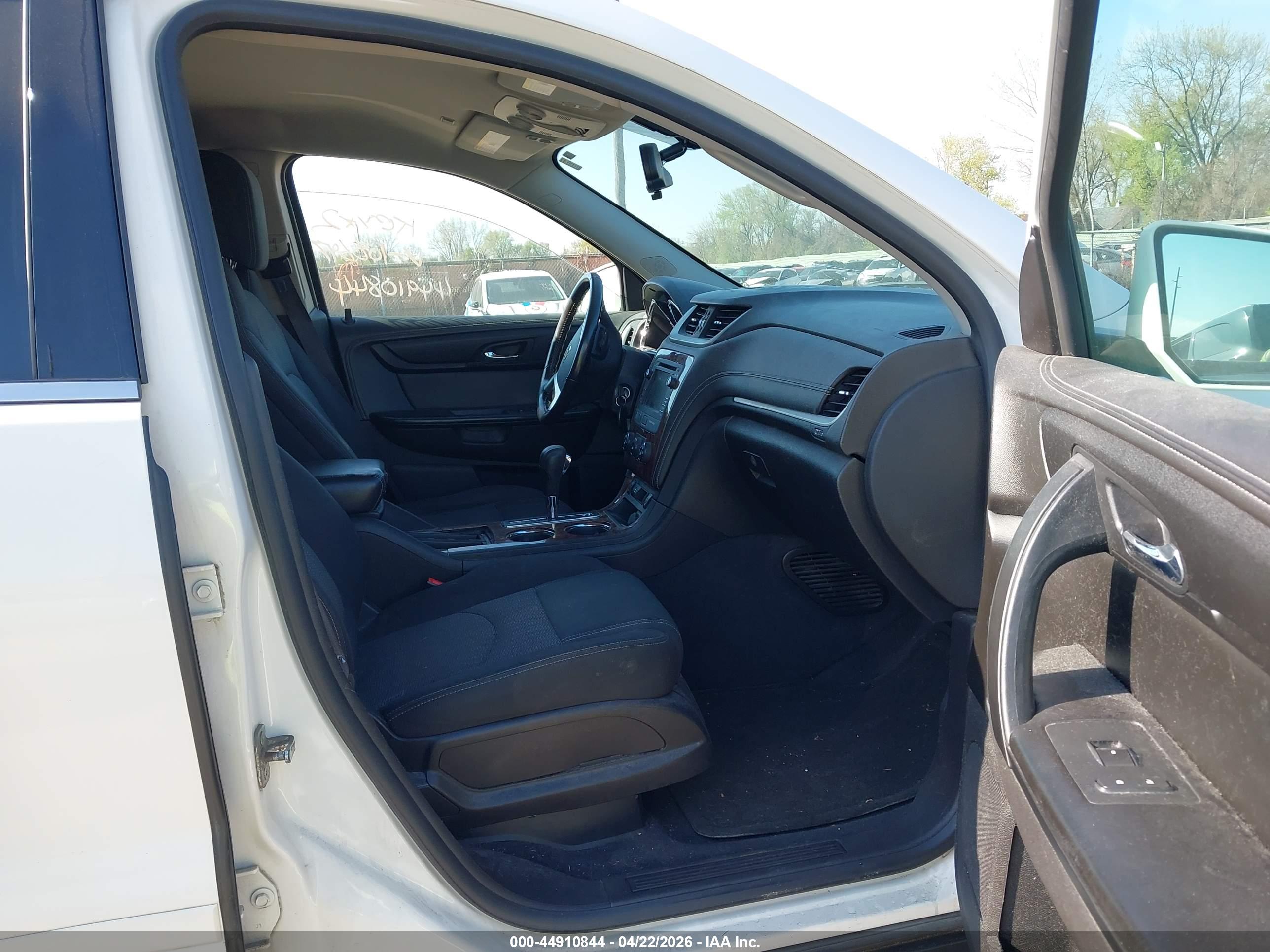 CHEVROLET TRAVERSE image 5