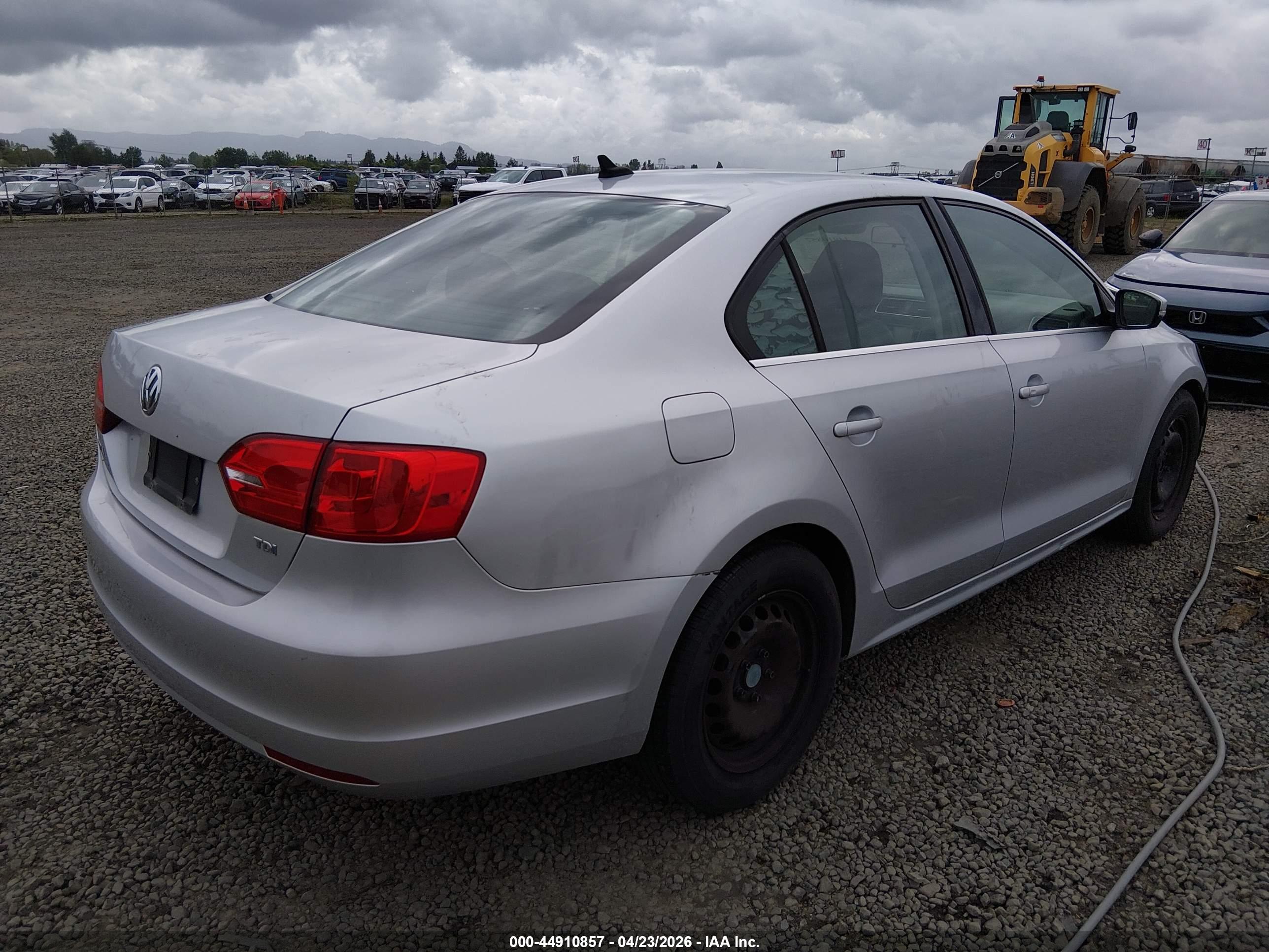 VOLKSWAGEN JETTA image 4