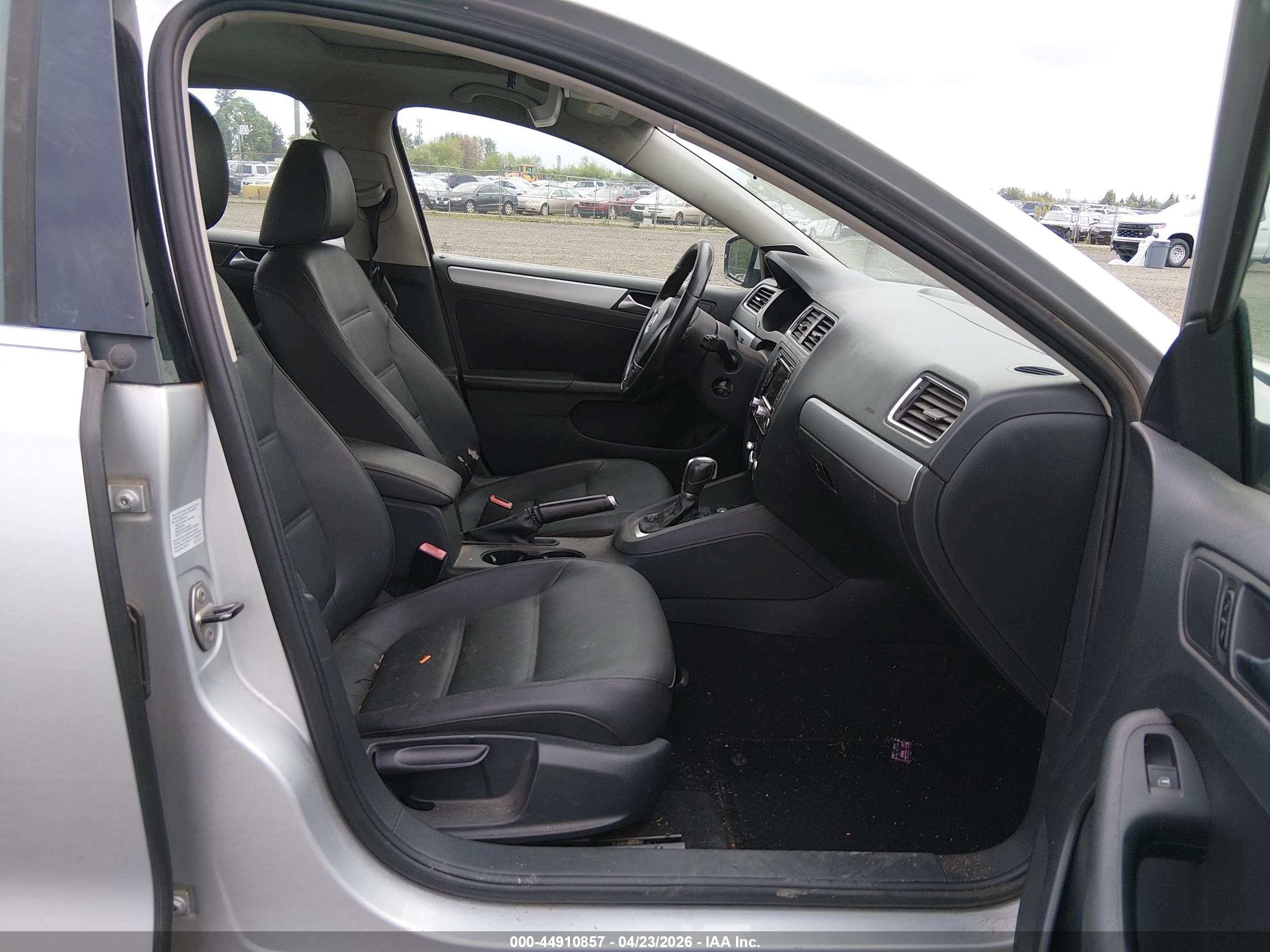 VOLKSWAGEN JETTA image 5