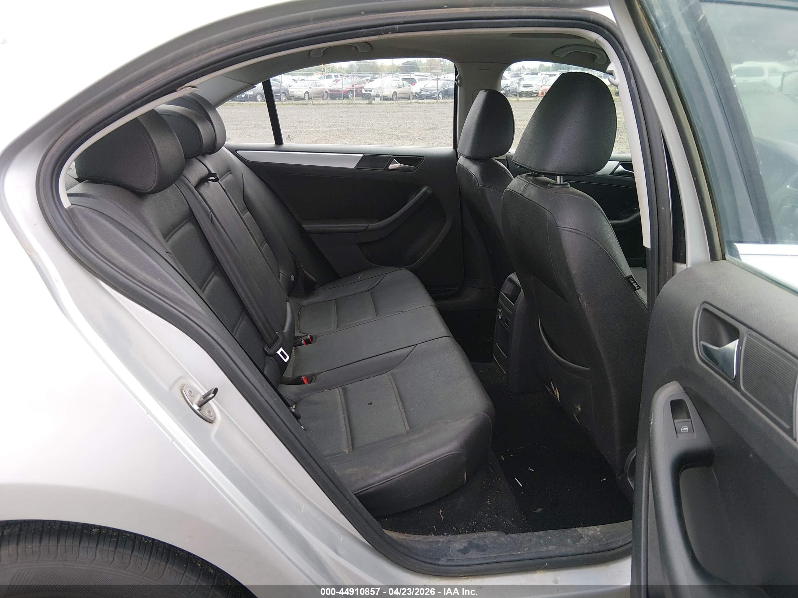 VOLKSWAGEN JETTA image 8