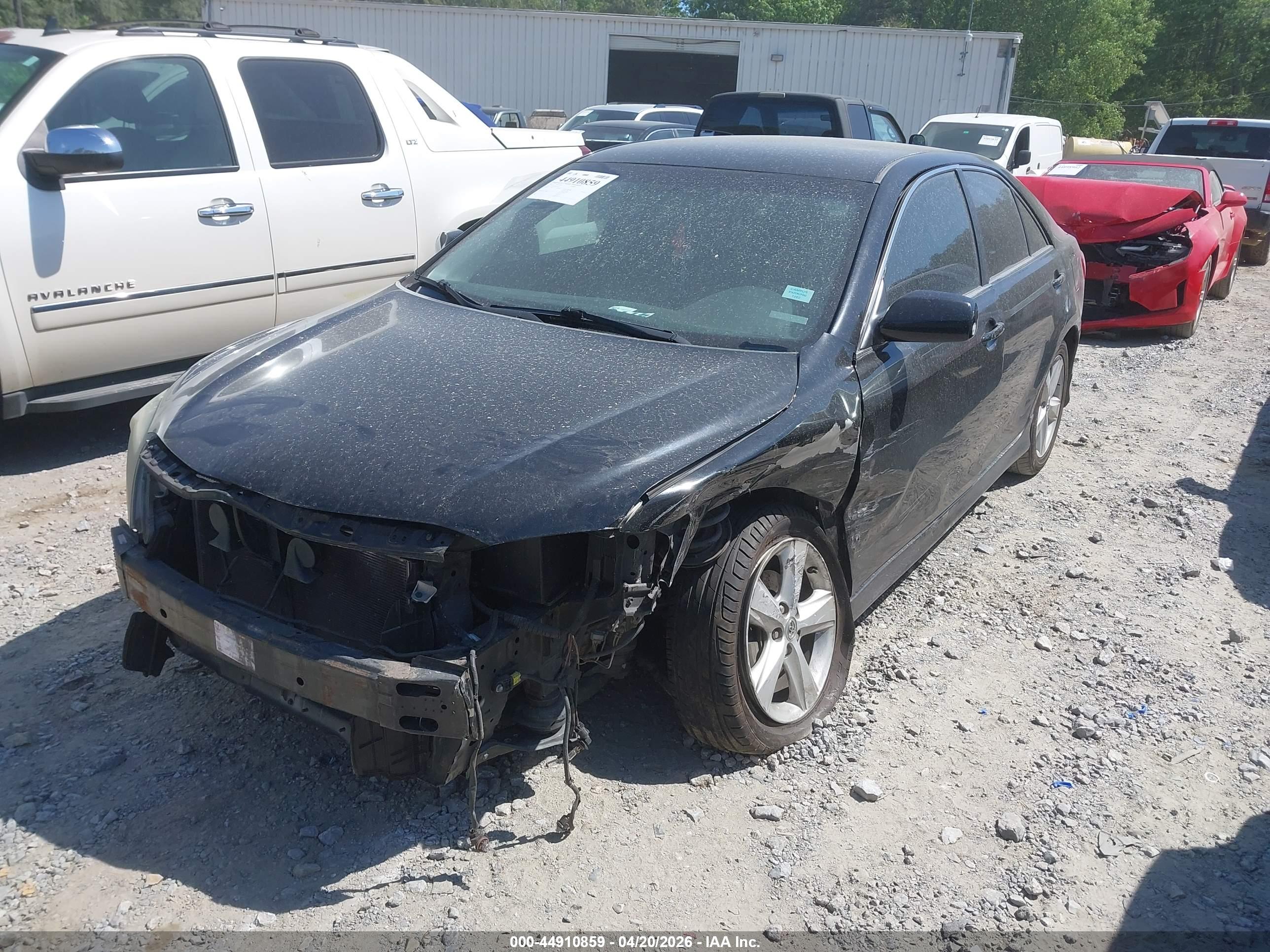 TOYOTA CAMRY image 2