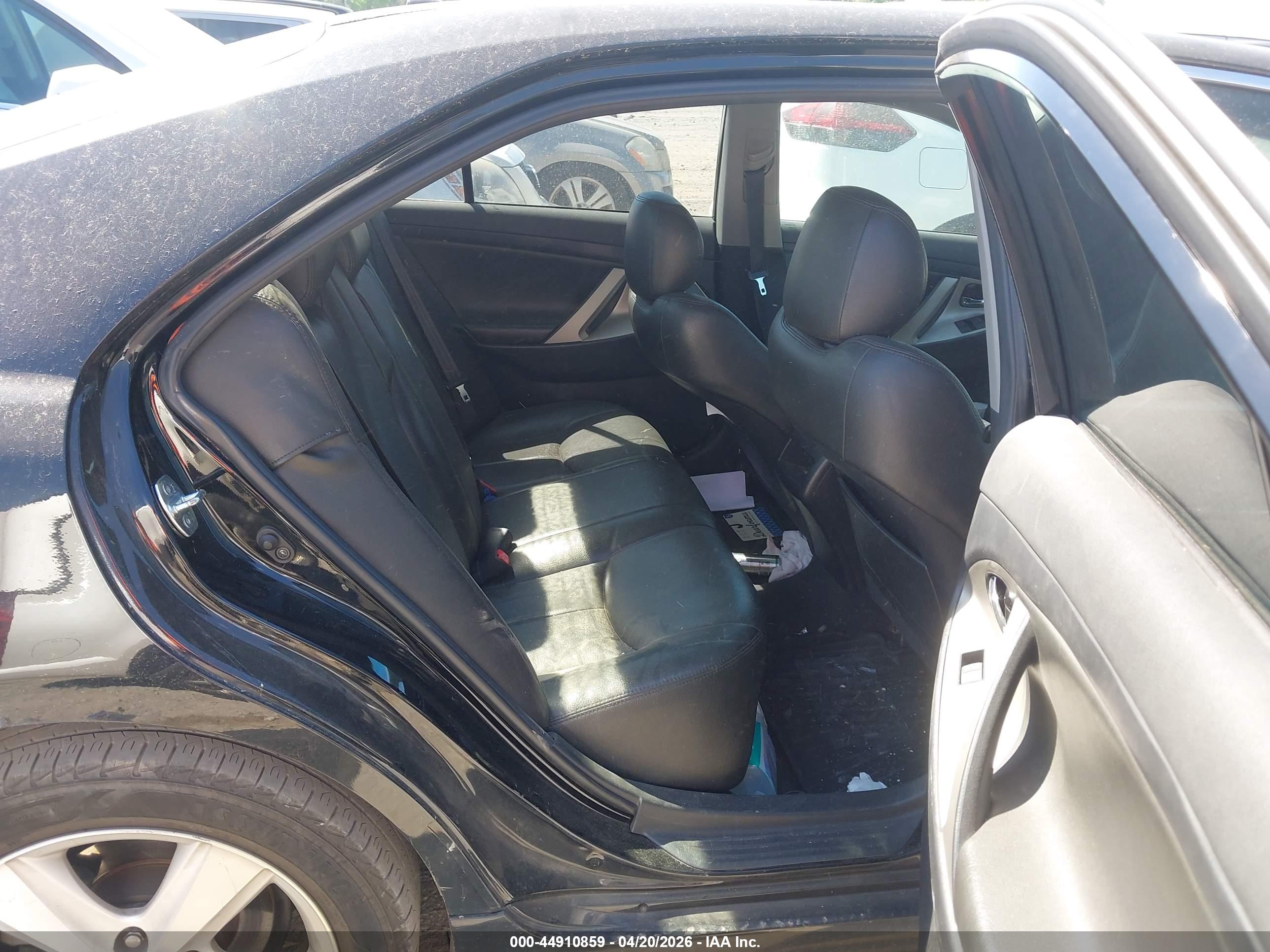 TOYOTA CAMRY image 8