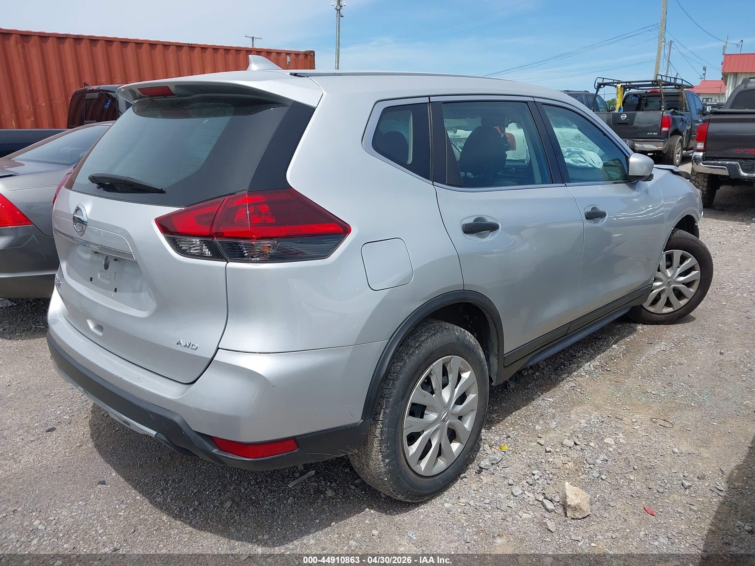 NISSAN ROGUE image 4