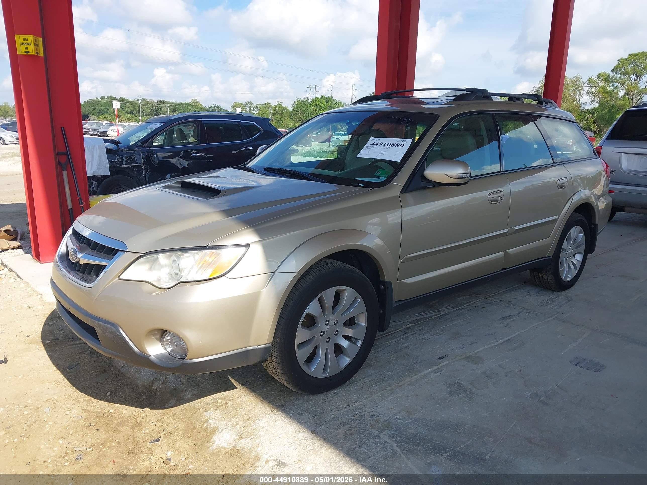 SUBARU OUTBACK image 2
