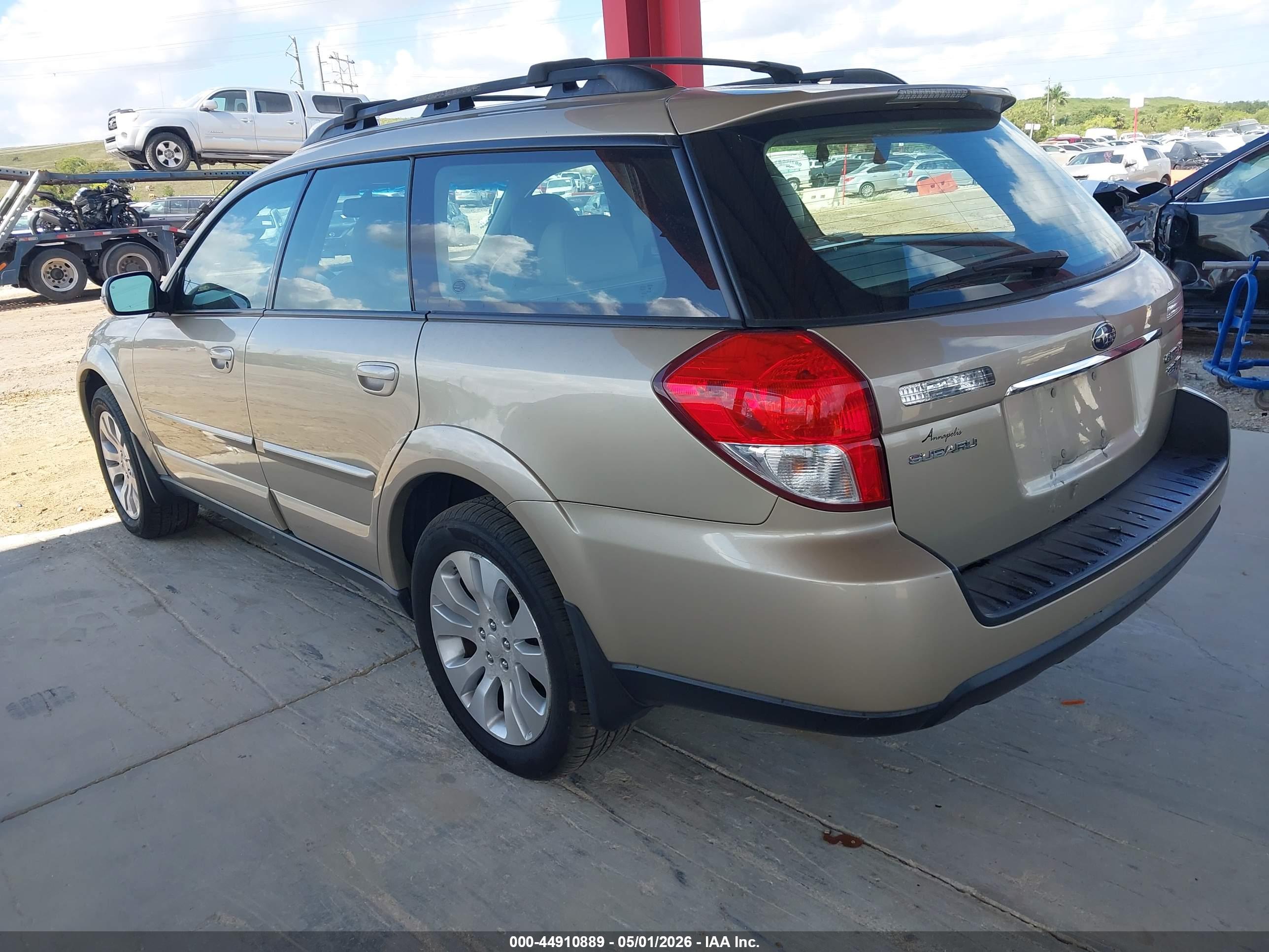 SUBARU OUTBACK image 3