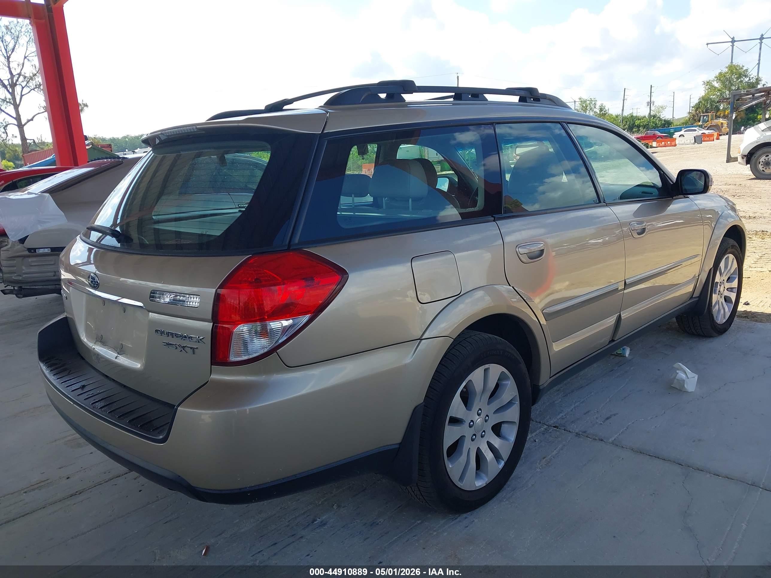 SUBARU OUTBACK image 4