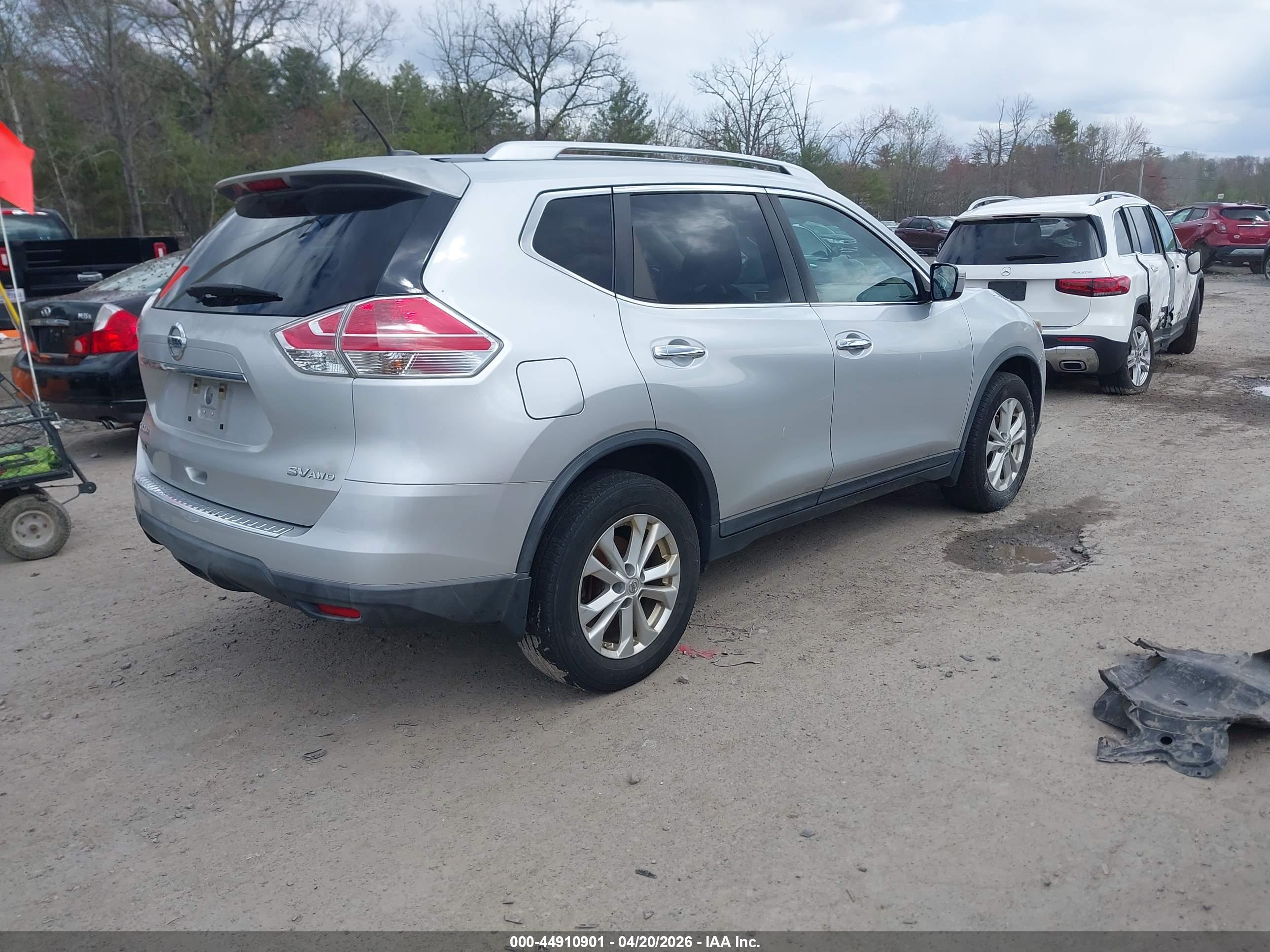 NISSAN ROGUE image 4