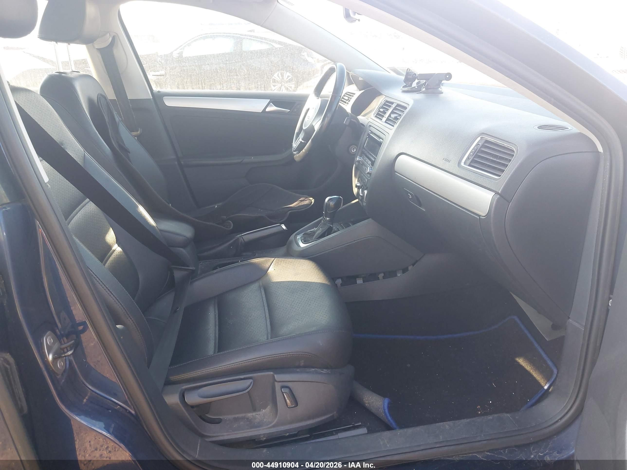 VOLKSWAGEN JETTA image 5