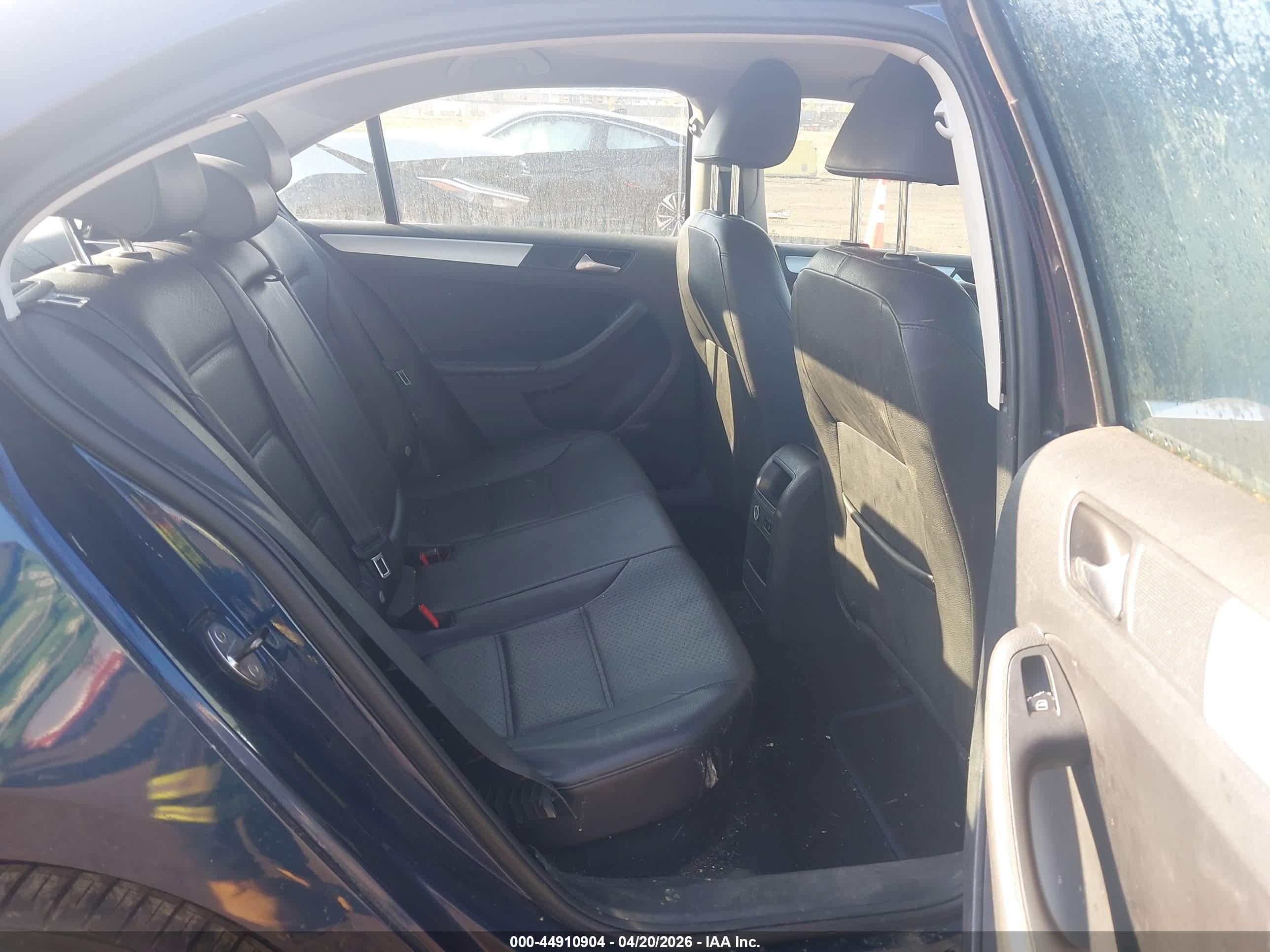 VOLKSWAGEN JETTA image 8