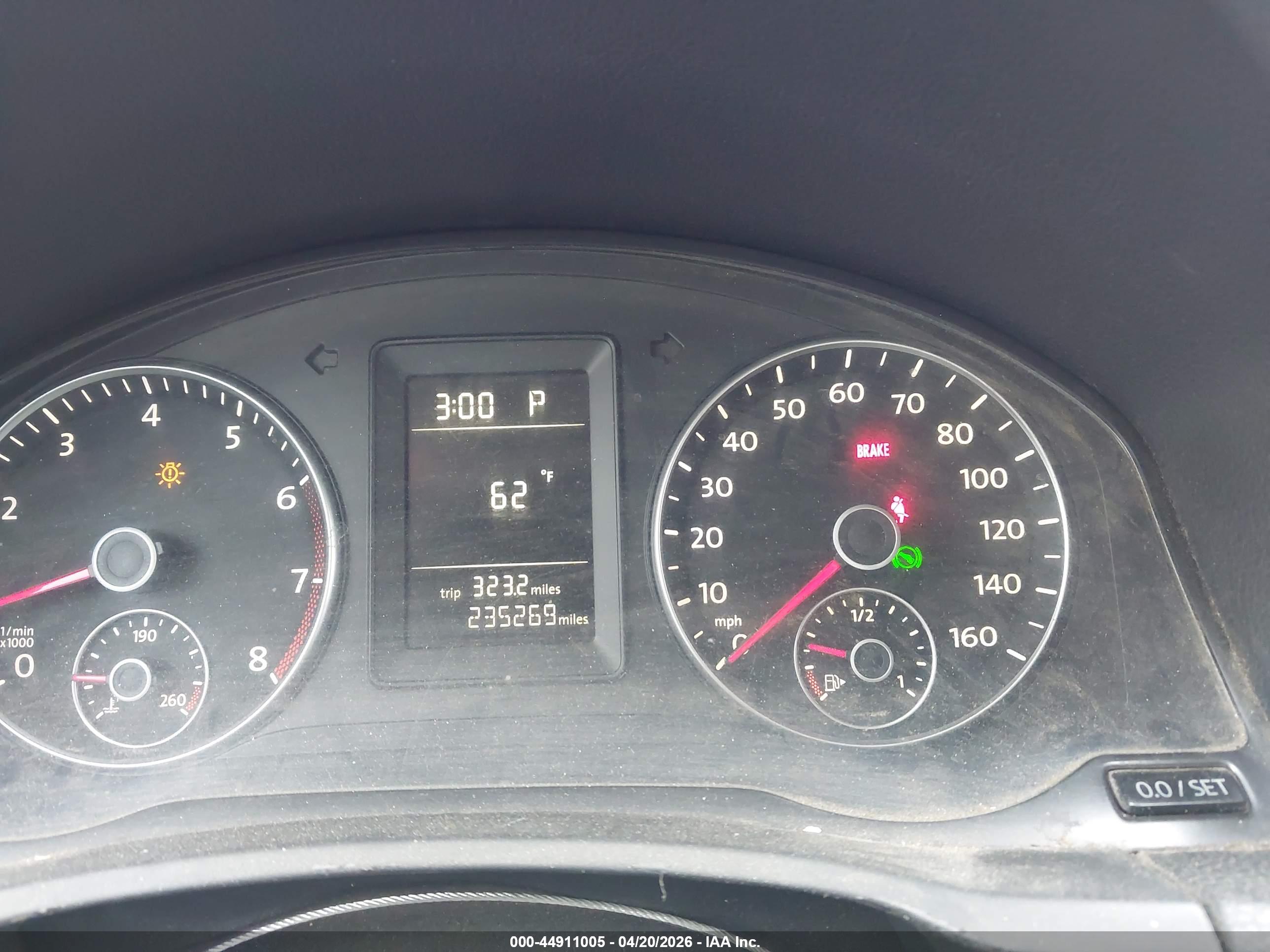 VOLKSWAGEN JETTA image 7