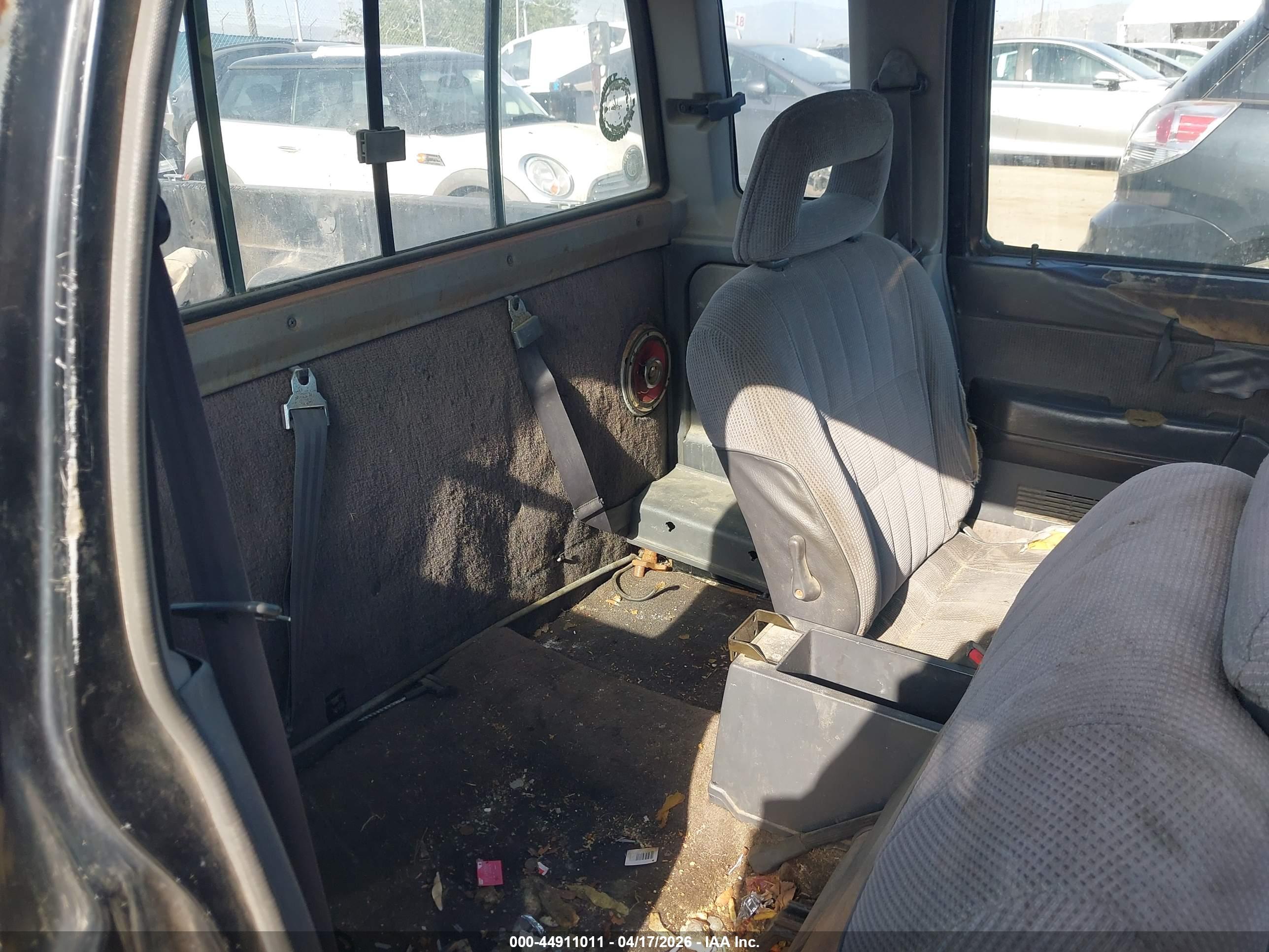NISSAN TRUCK image 8