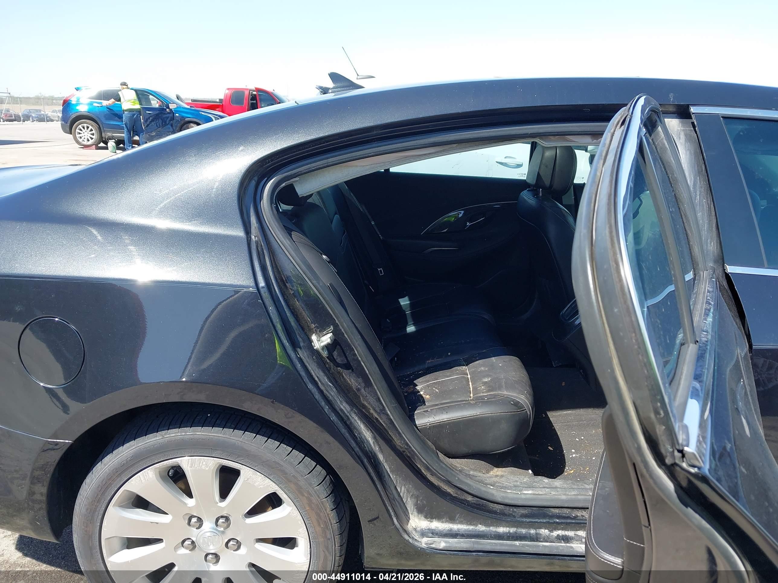 BUICK LACROSSE image 8