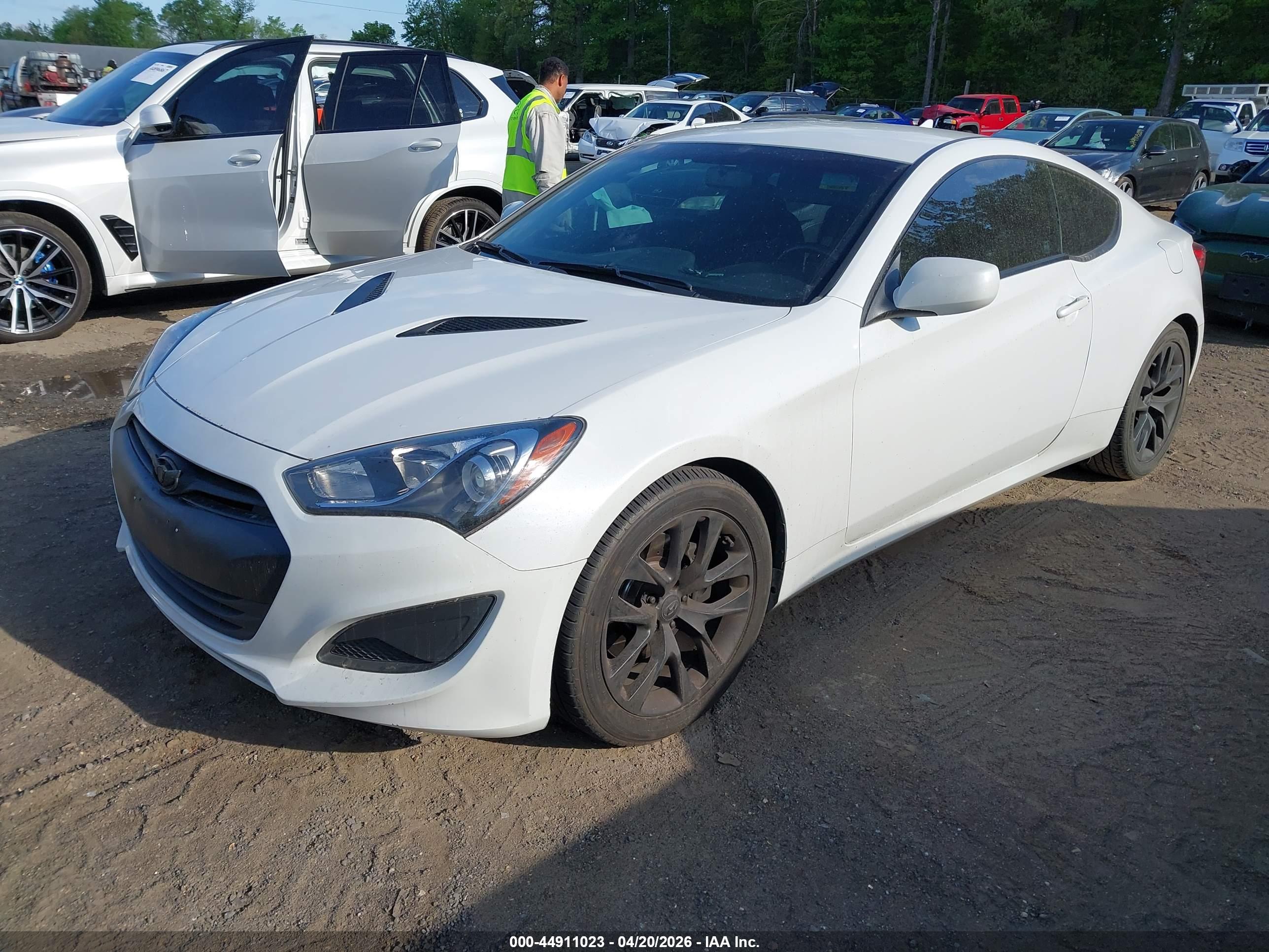 HYUNDAI GENESIS image 2