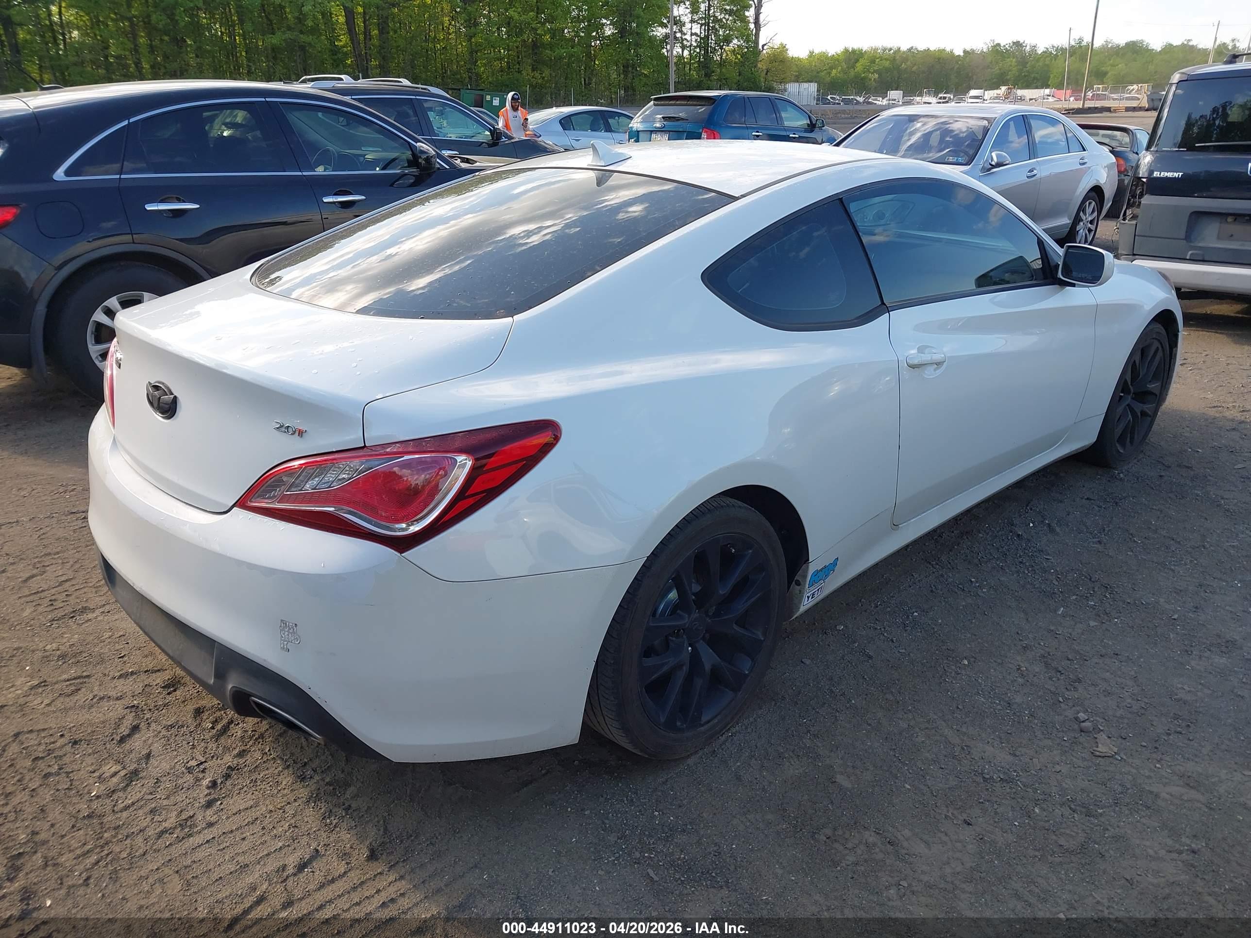 HYUNDAI GENESIS image 4