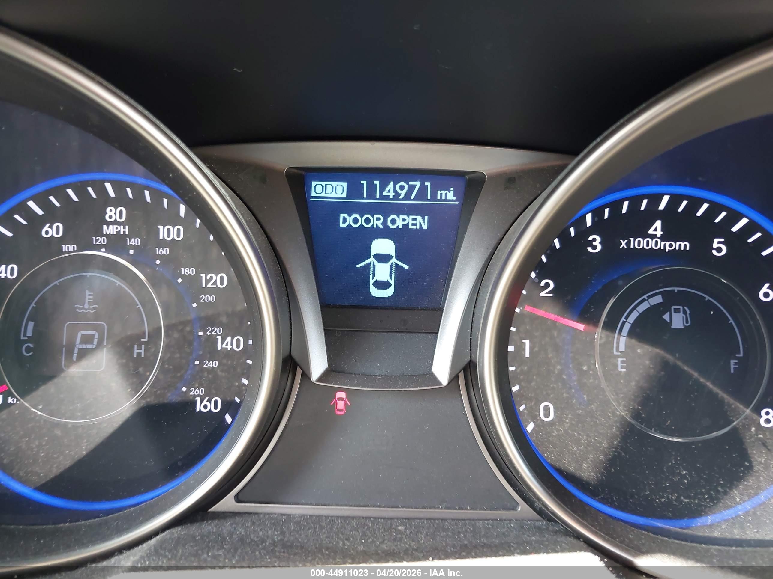 HYUNDAI GENESIS image 7