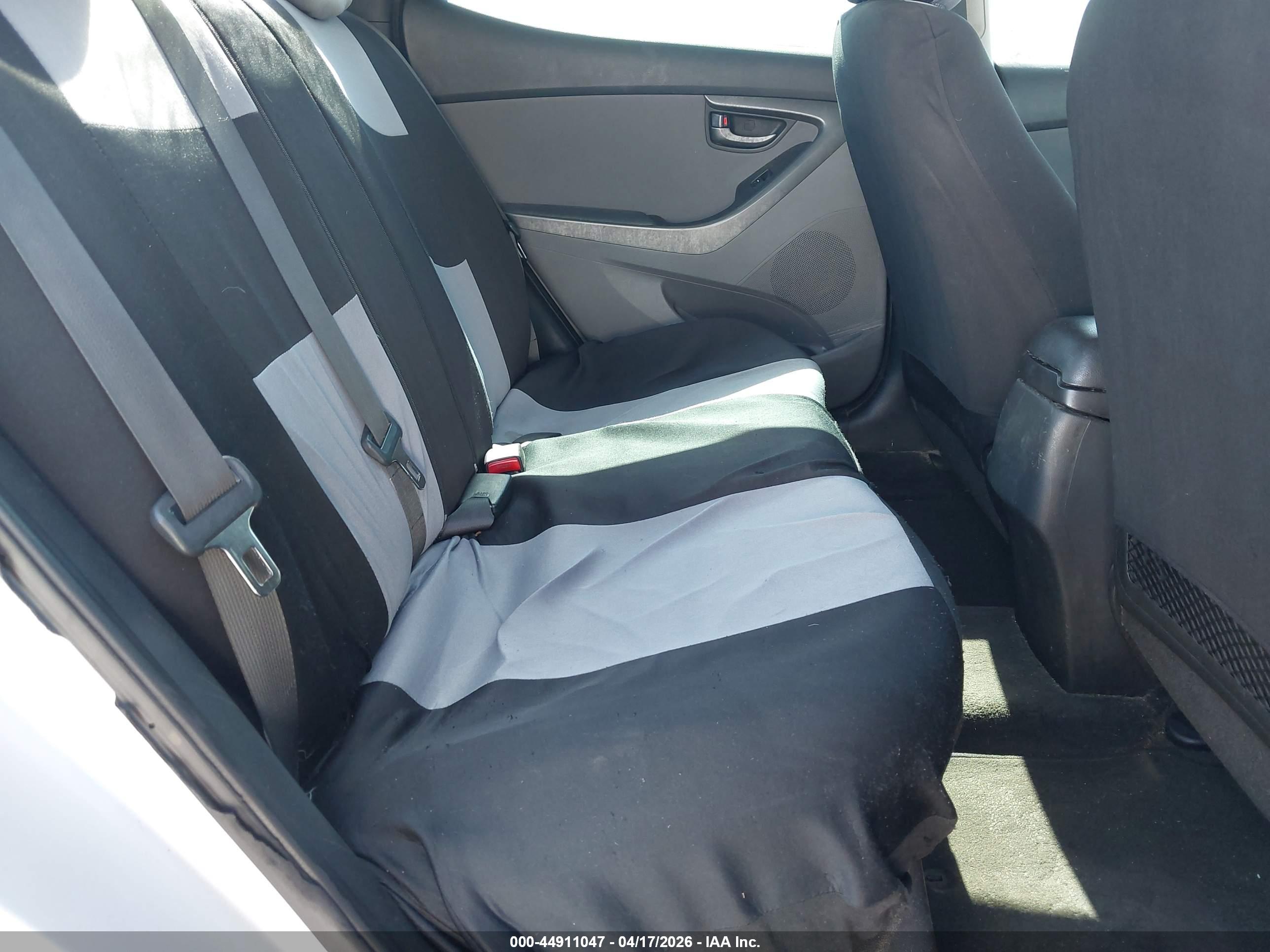 HYUNDAI ELANTRA image 8
