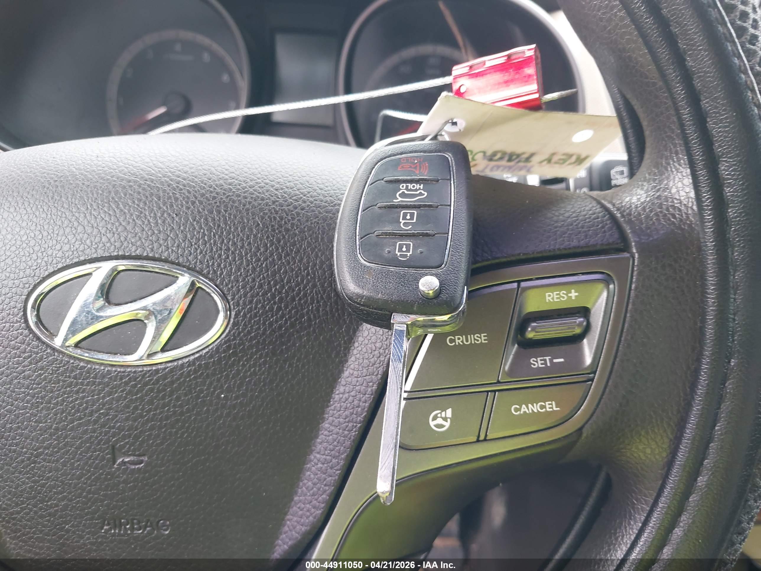 HYUNDAI SANTA image 11