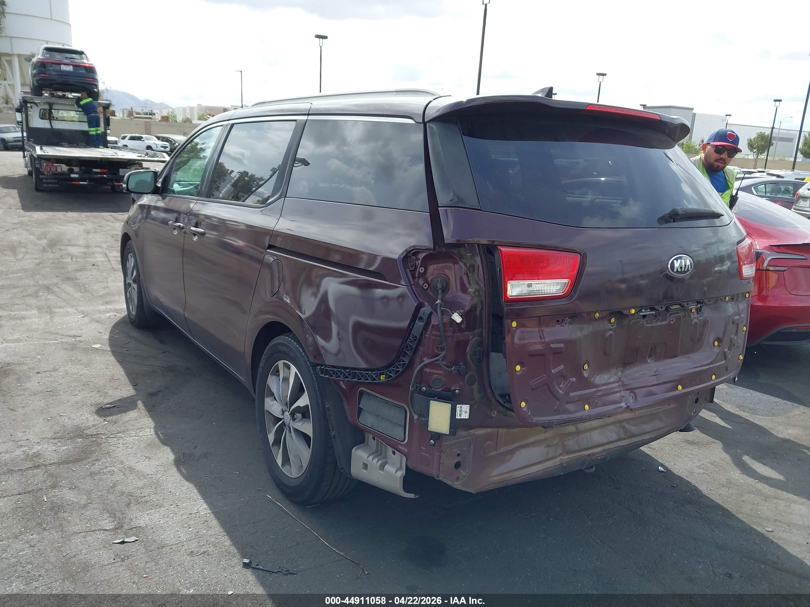 KIA SEDONA image 3