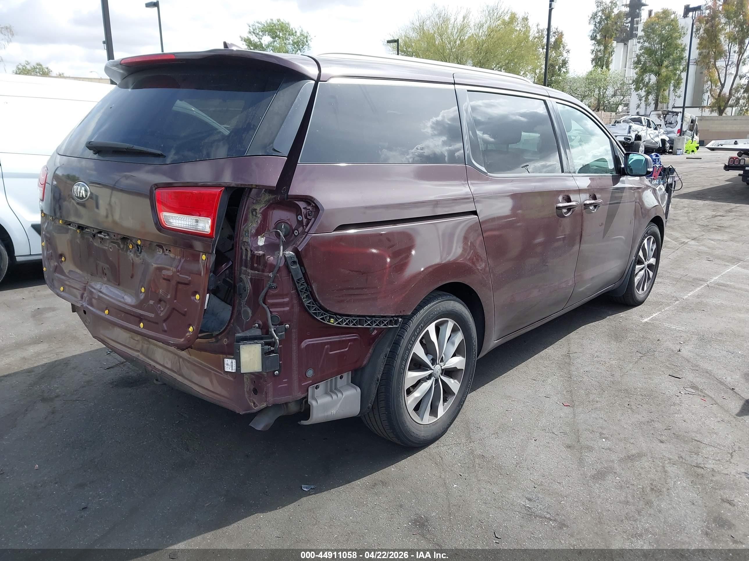 KIA SEDONA image 4