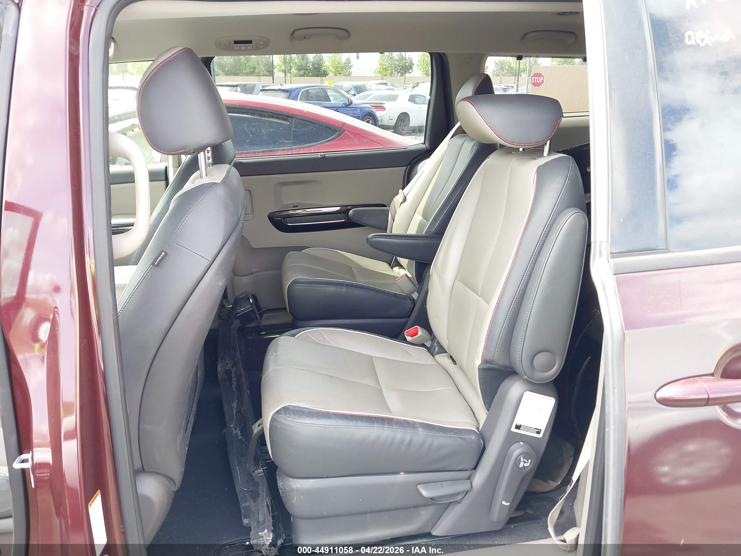 KIA SEDONA image 8