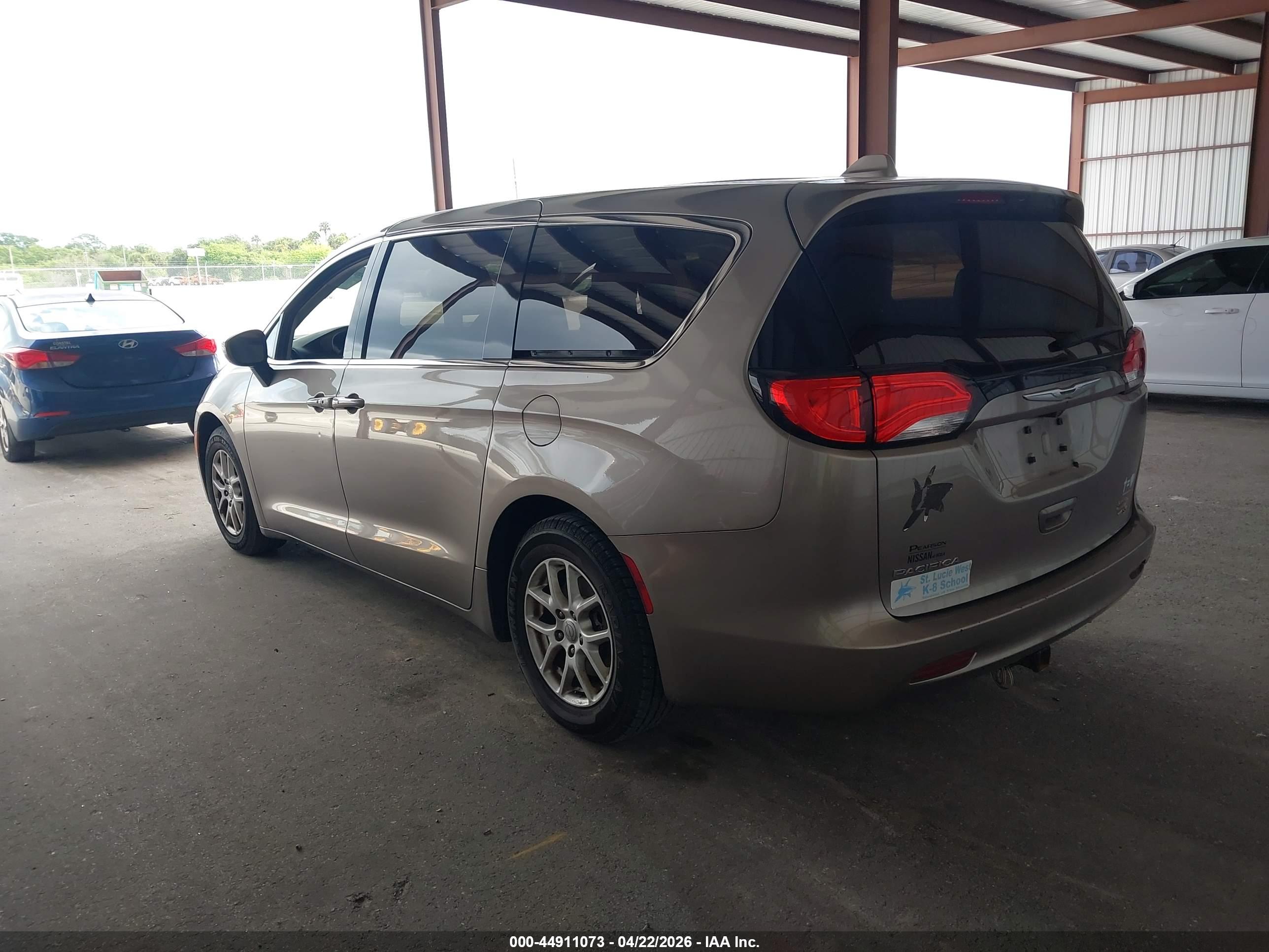 CHRYSLER PACIFICA image 3