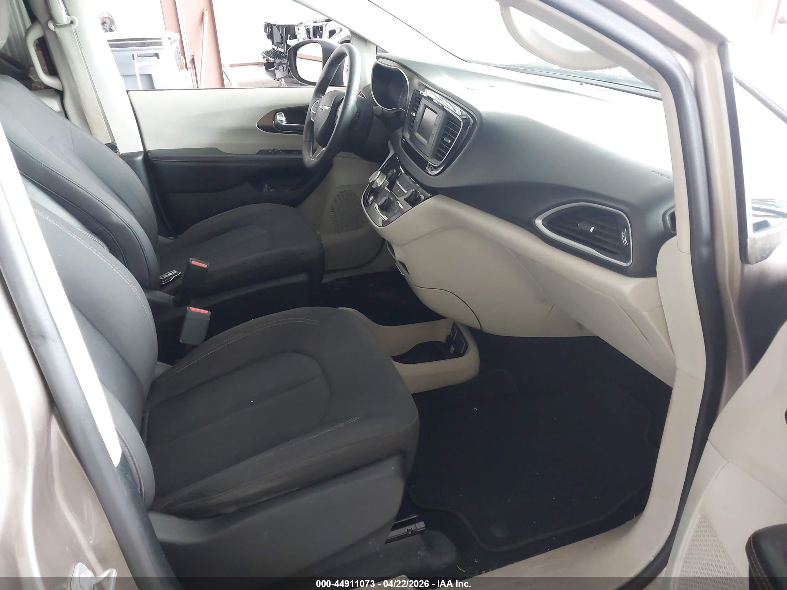 CHRYSLER PACIFICA image 5