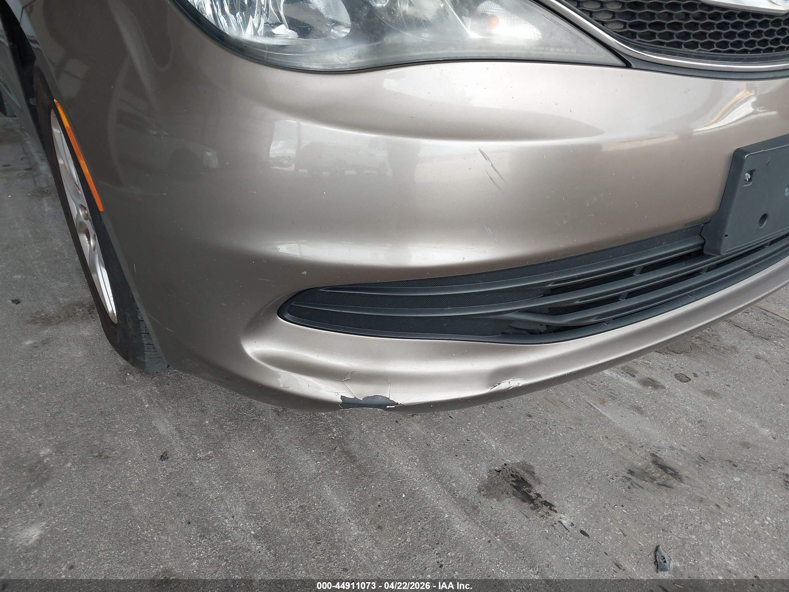 CHRYSLER PACIFICA image 6