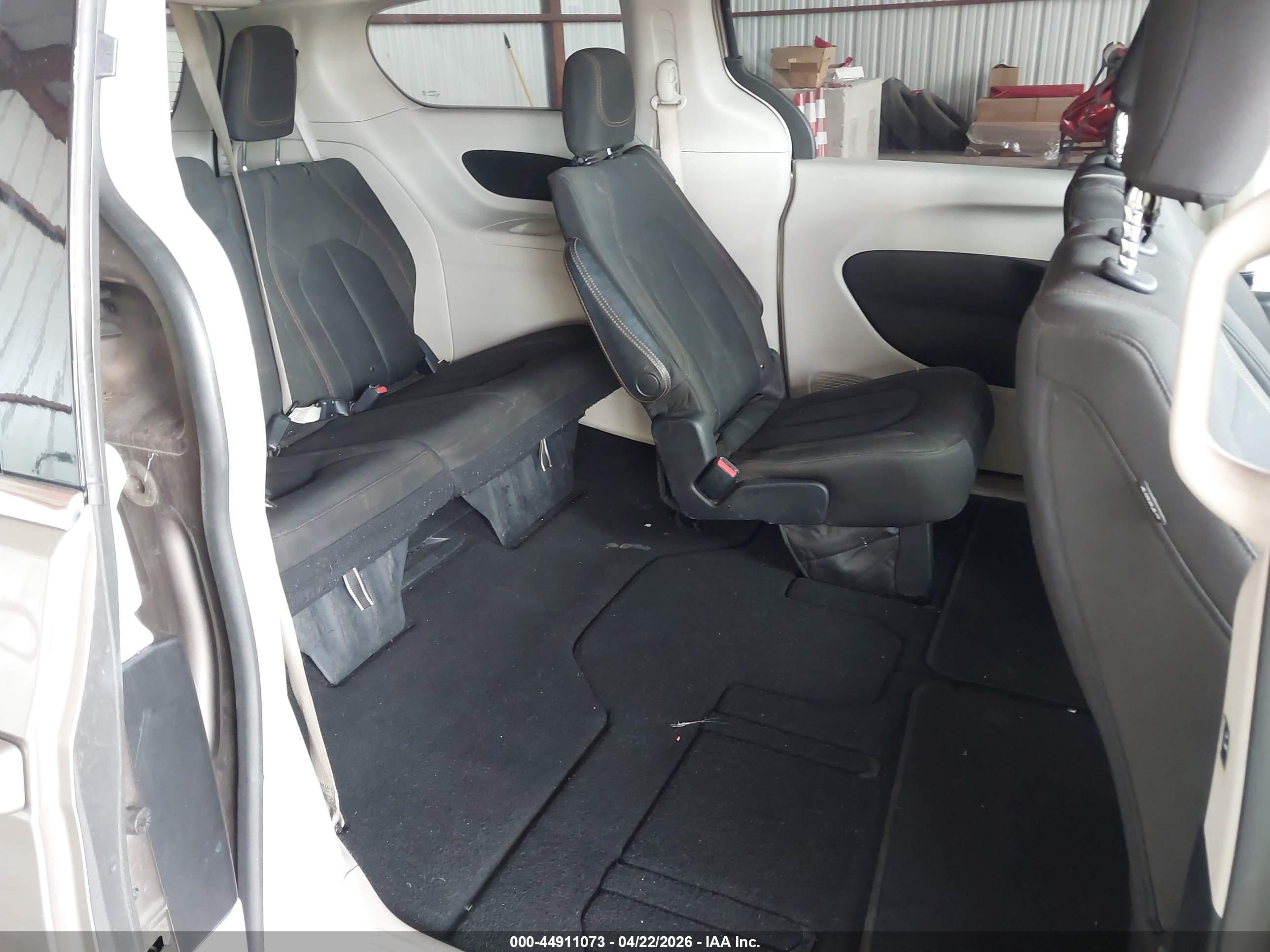 CHRYSLER PACIFICA image 8