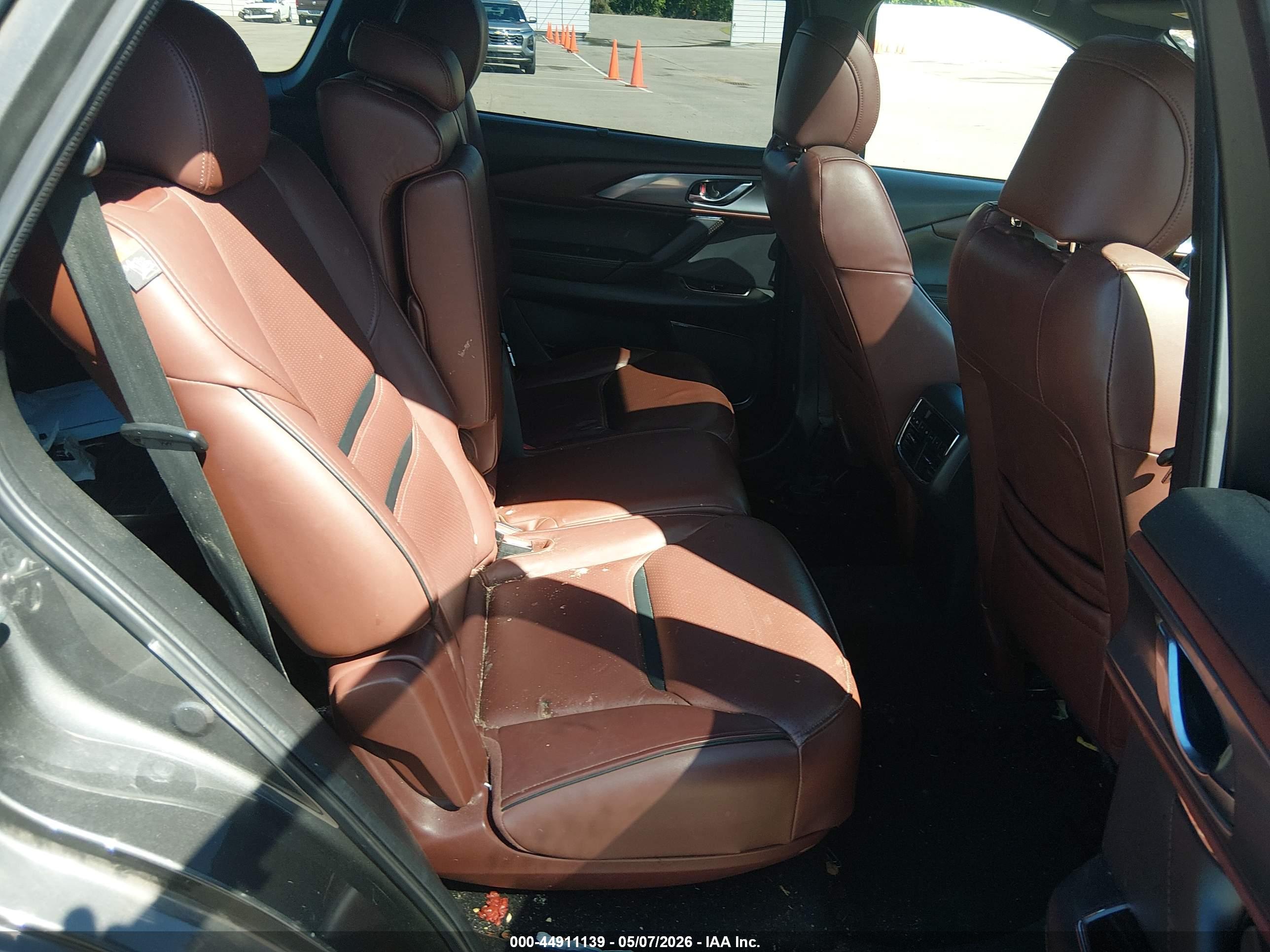 MAZDA CX-9 image 8