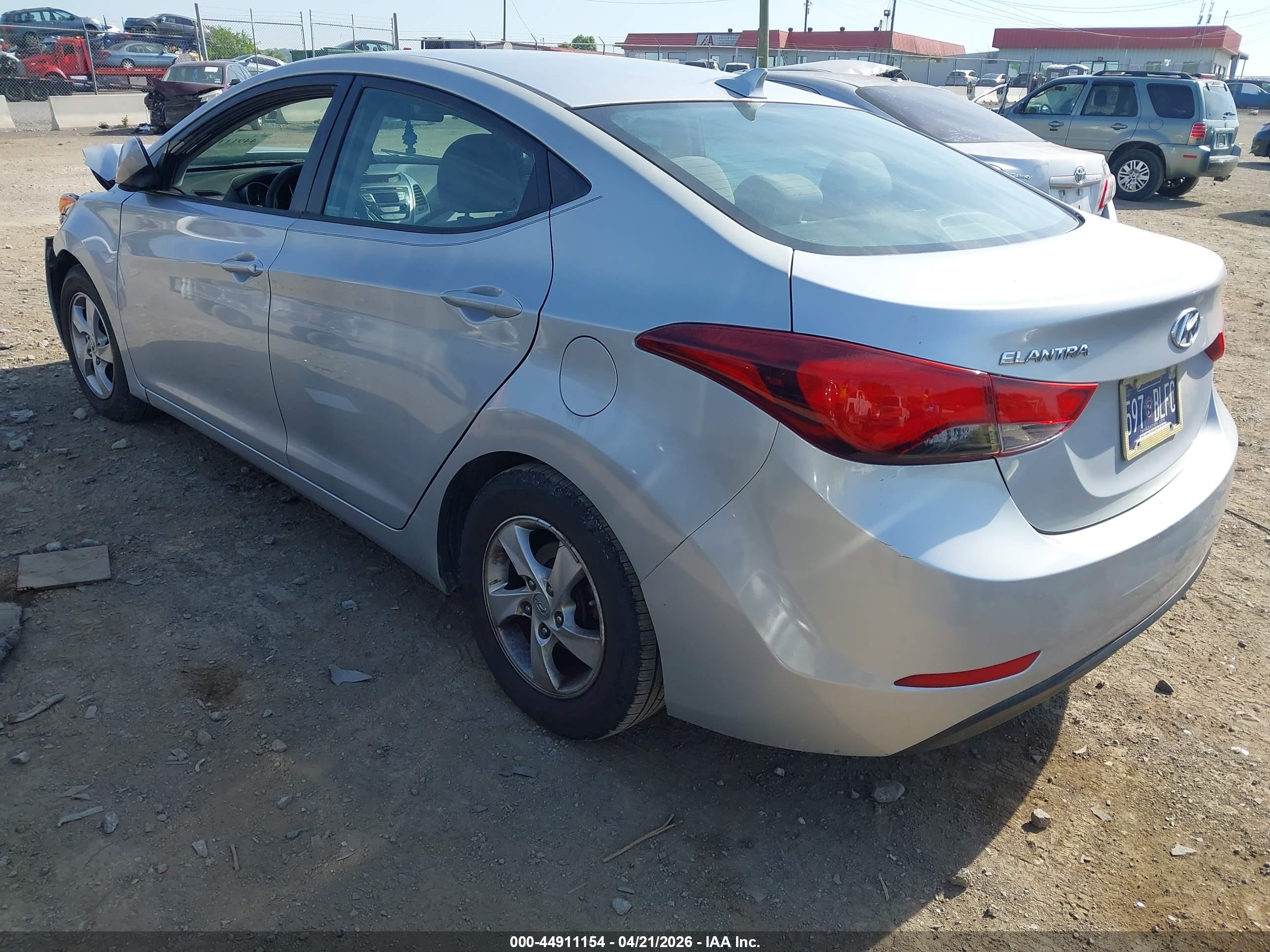 HYUNDAI ELANTRA image 3