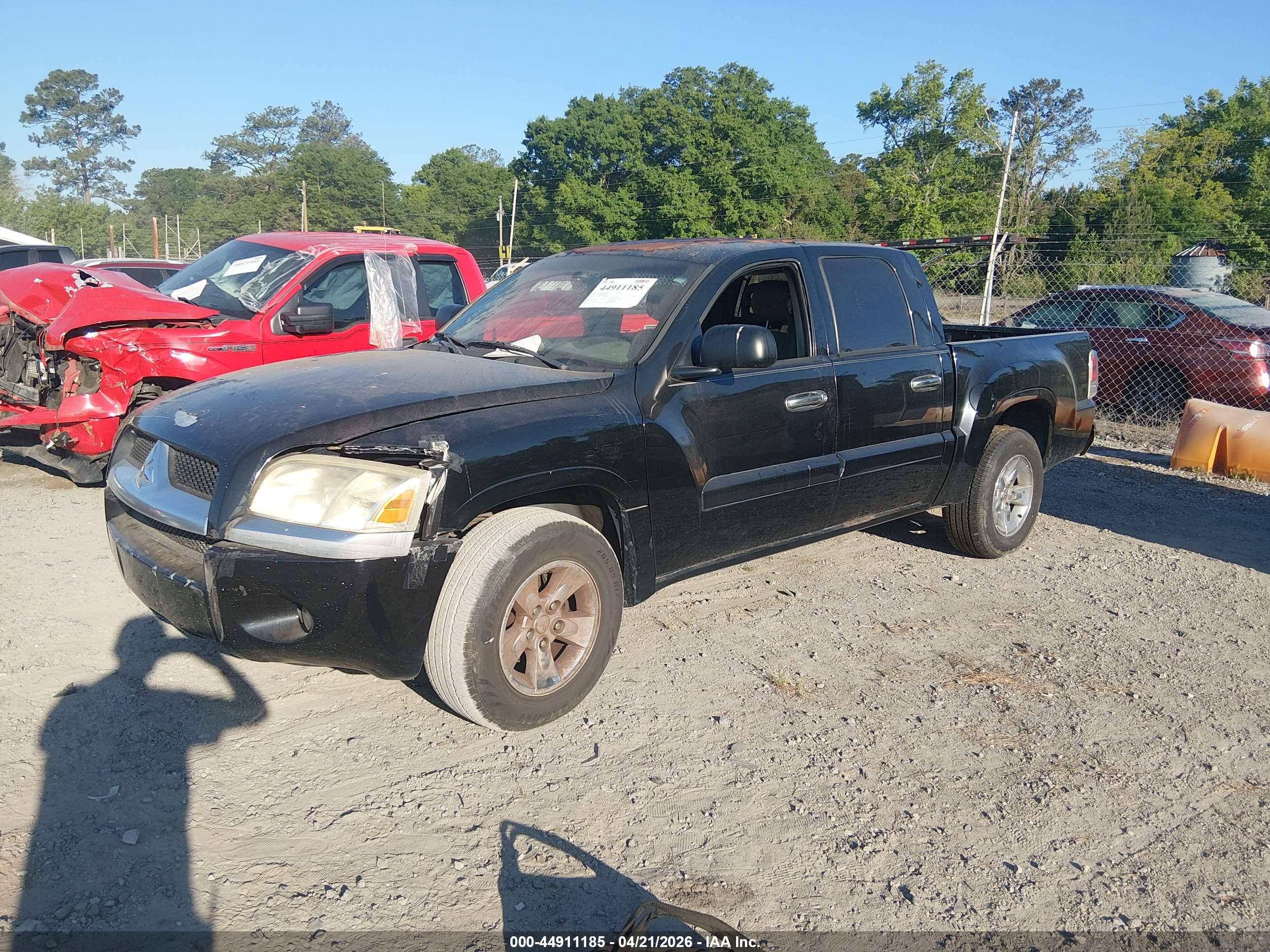 MITSUBISHI RAIDER image 2