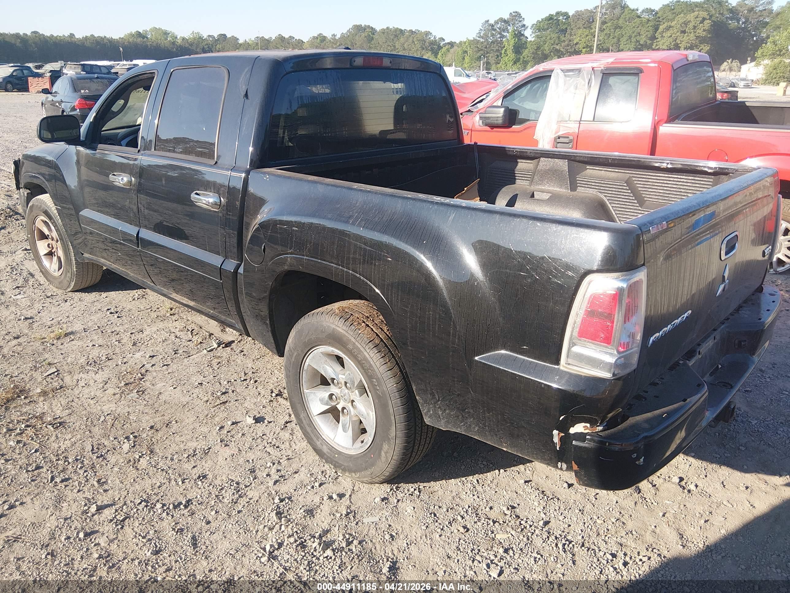 MITSUBISHI RAIDER image 3
