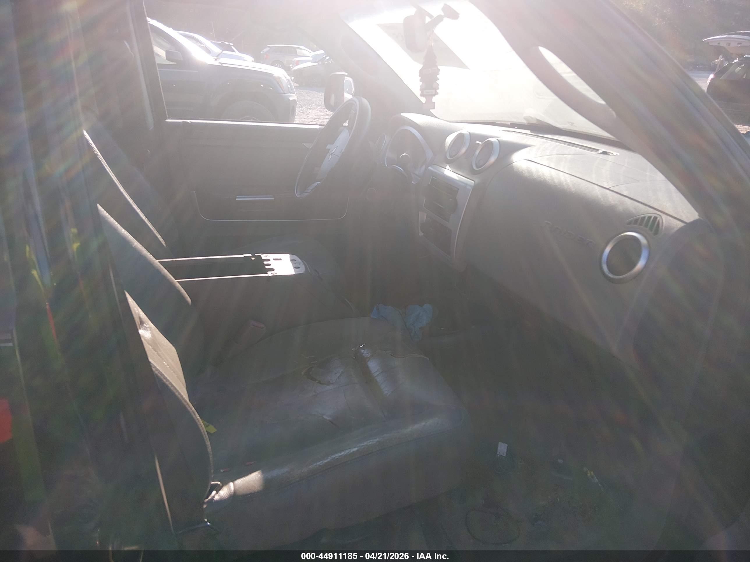 MITSUBISHI RAIDER image 5