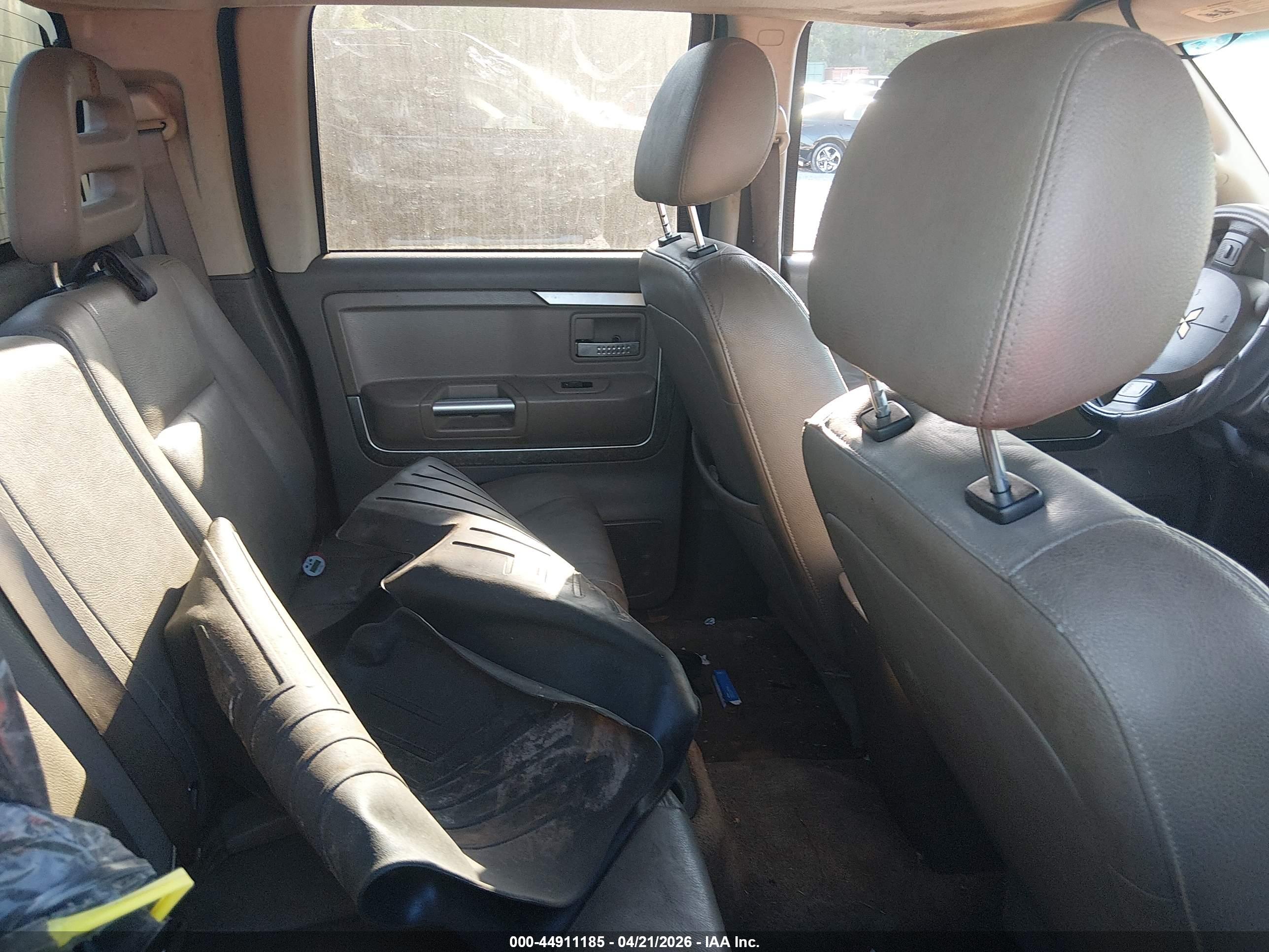 MITSUBISHI RAIDER image 8