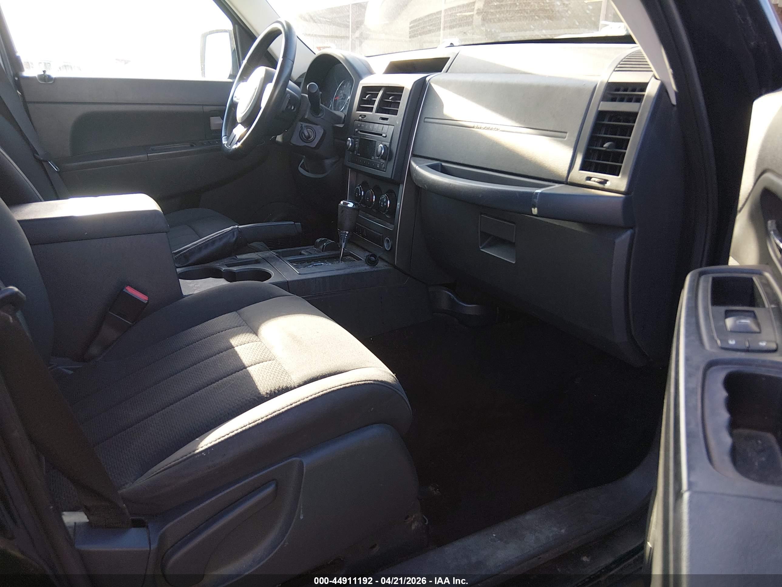 JEEP LIBERTY image 5