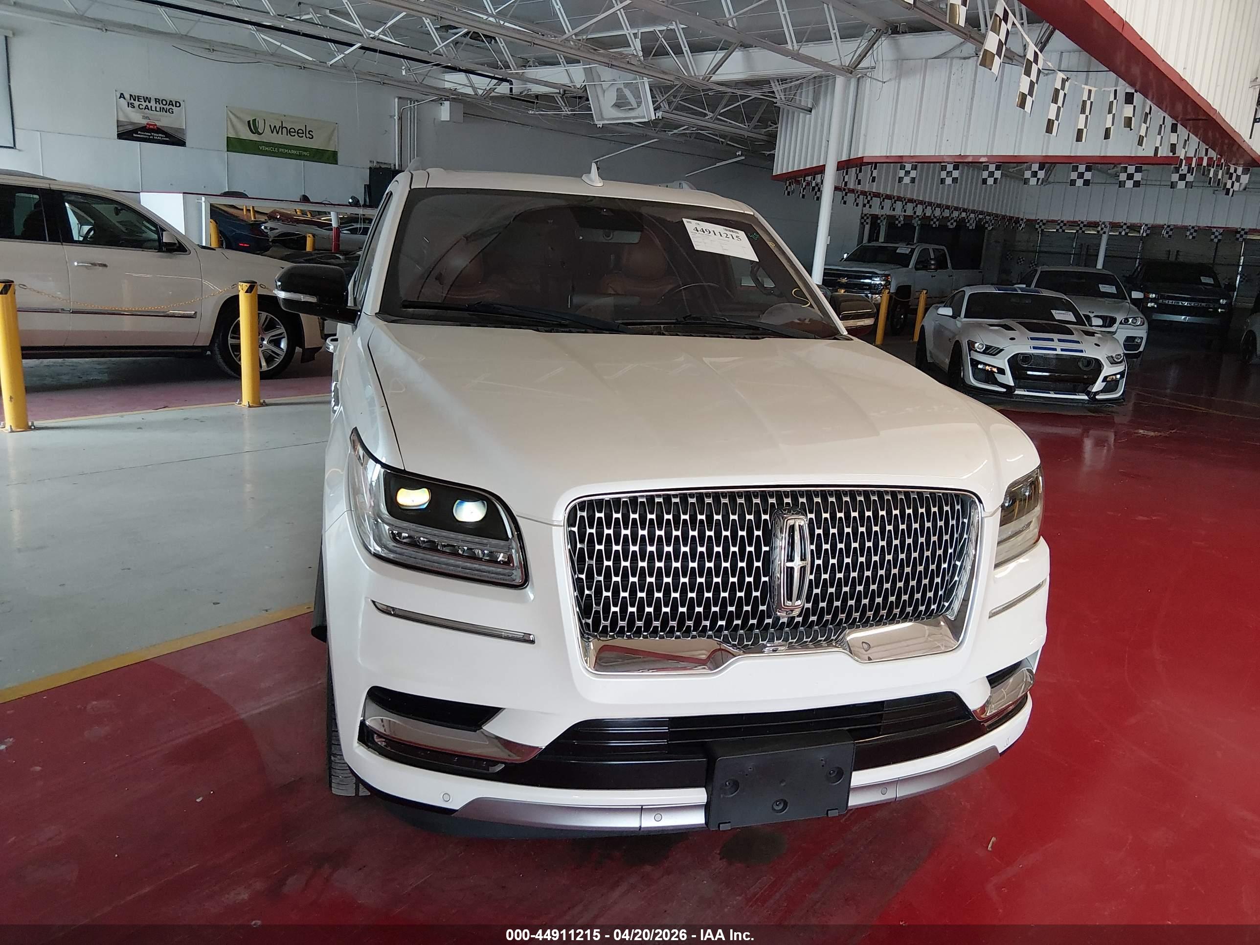 LINCOLN NAVIGATOR image 6