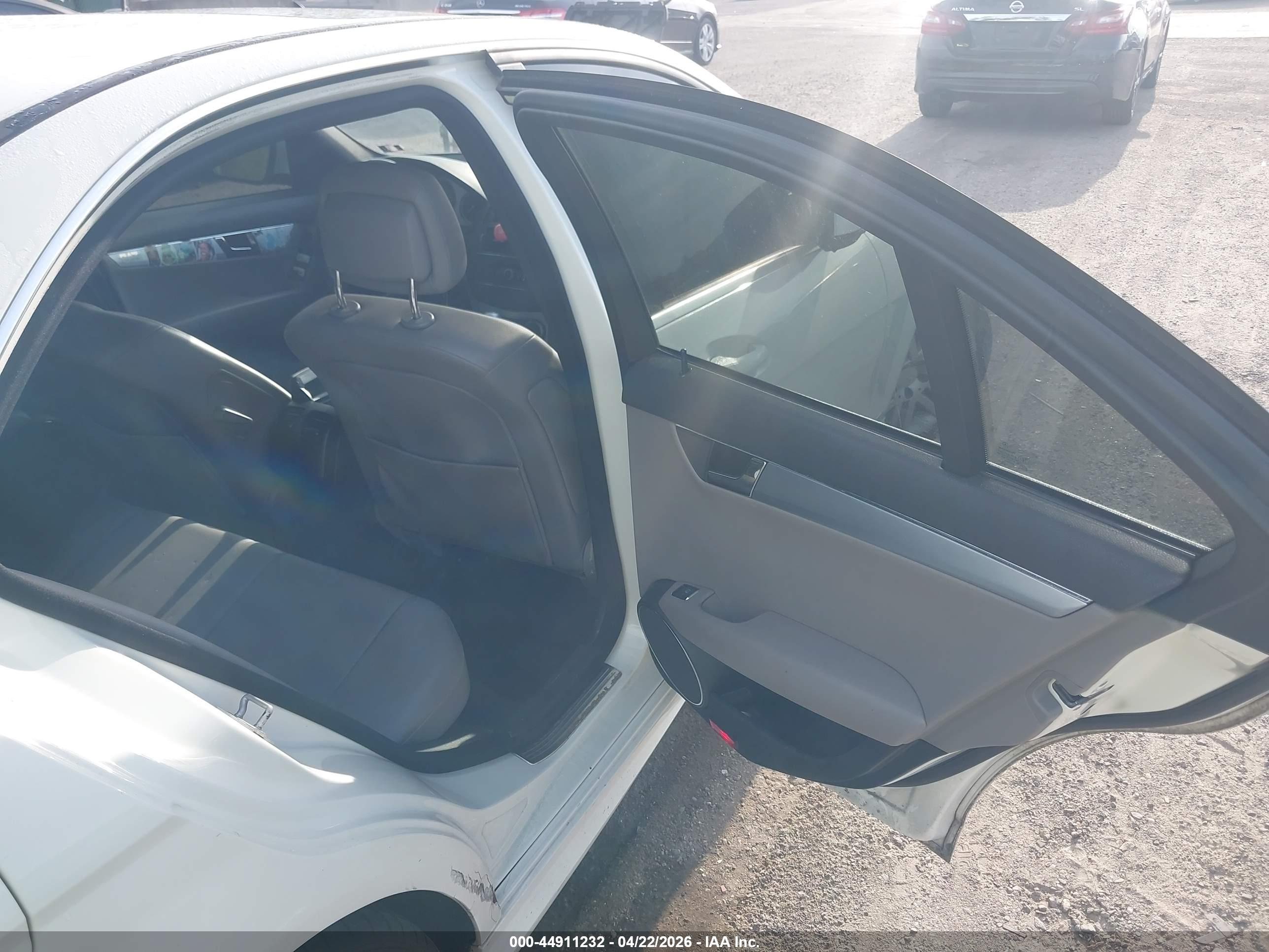 MERCEDES-BENZ C image 8