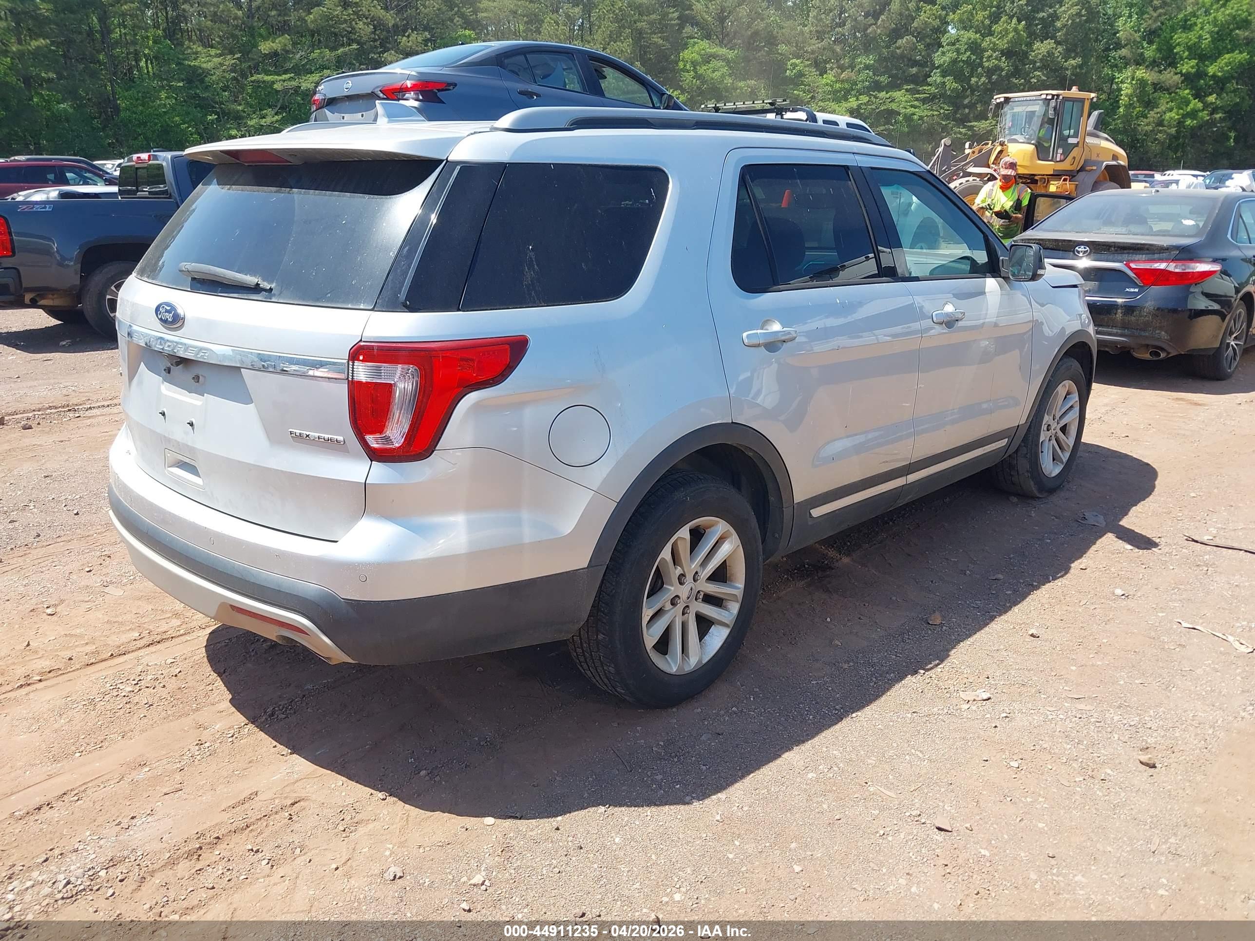 FORD EXPLORER image 4