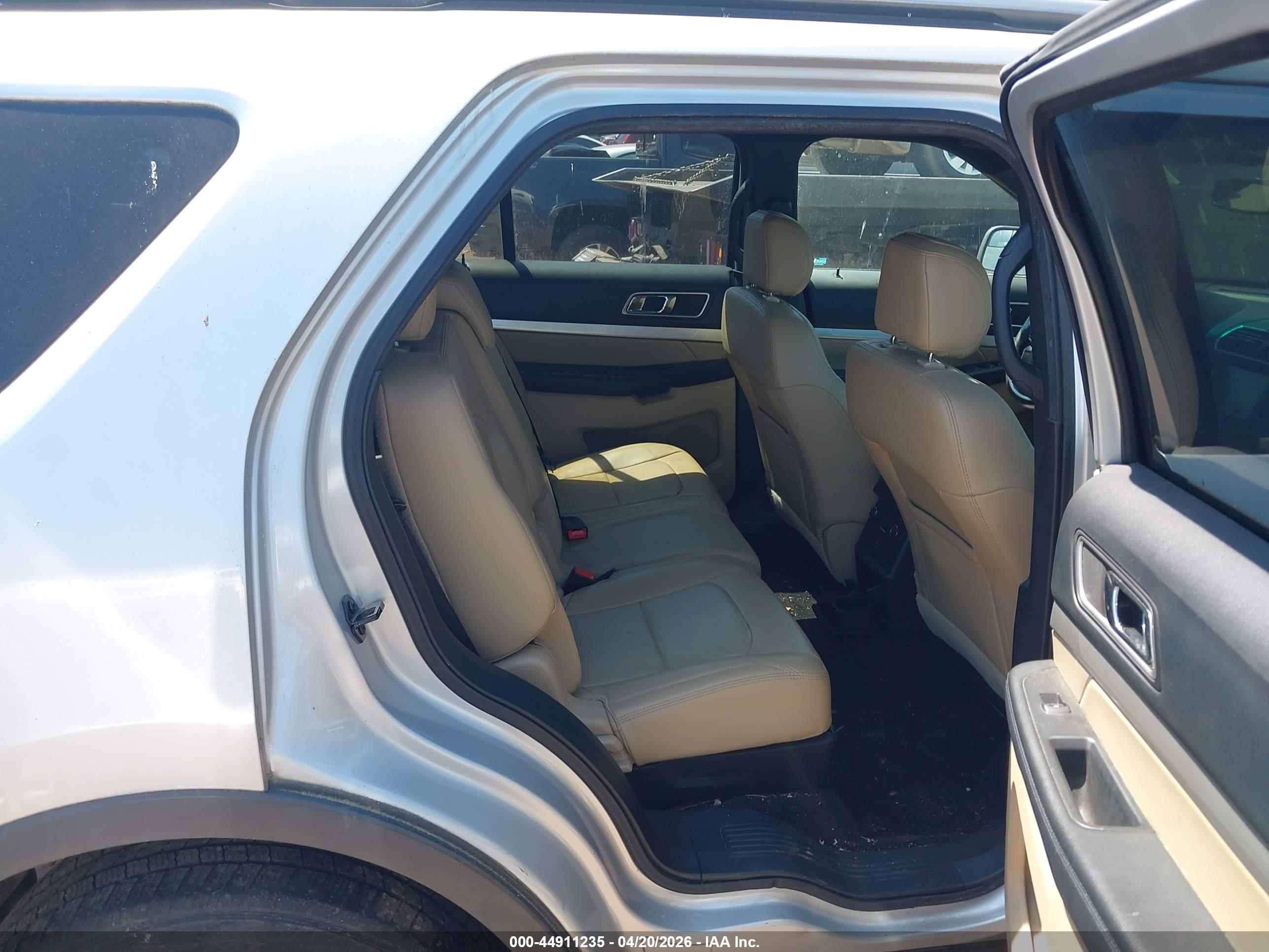 FORD EXPLORER image 8