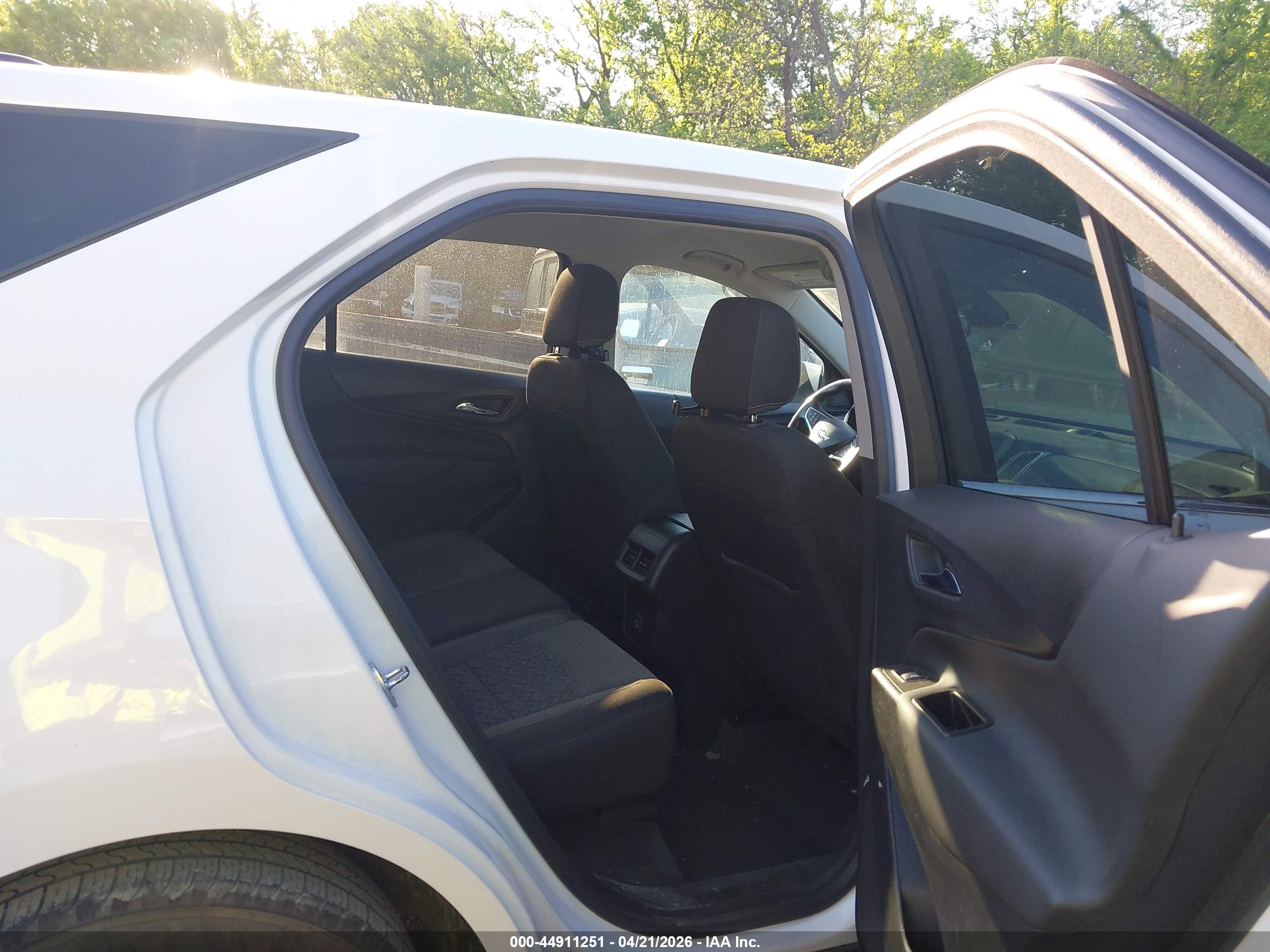 CHEVROLET EQUINOX image 8