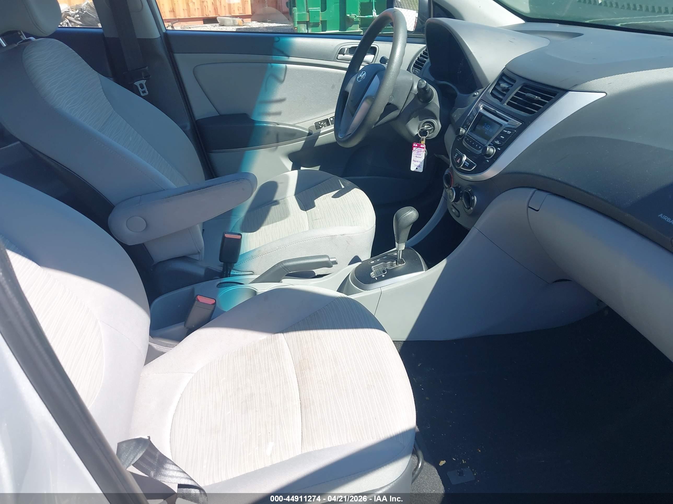 HYUNDAI ACCENT image 5